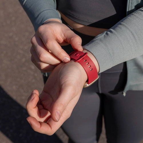 Fitbit Sense 2 Silikonarmband Classic (Weinrot)