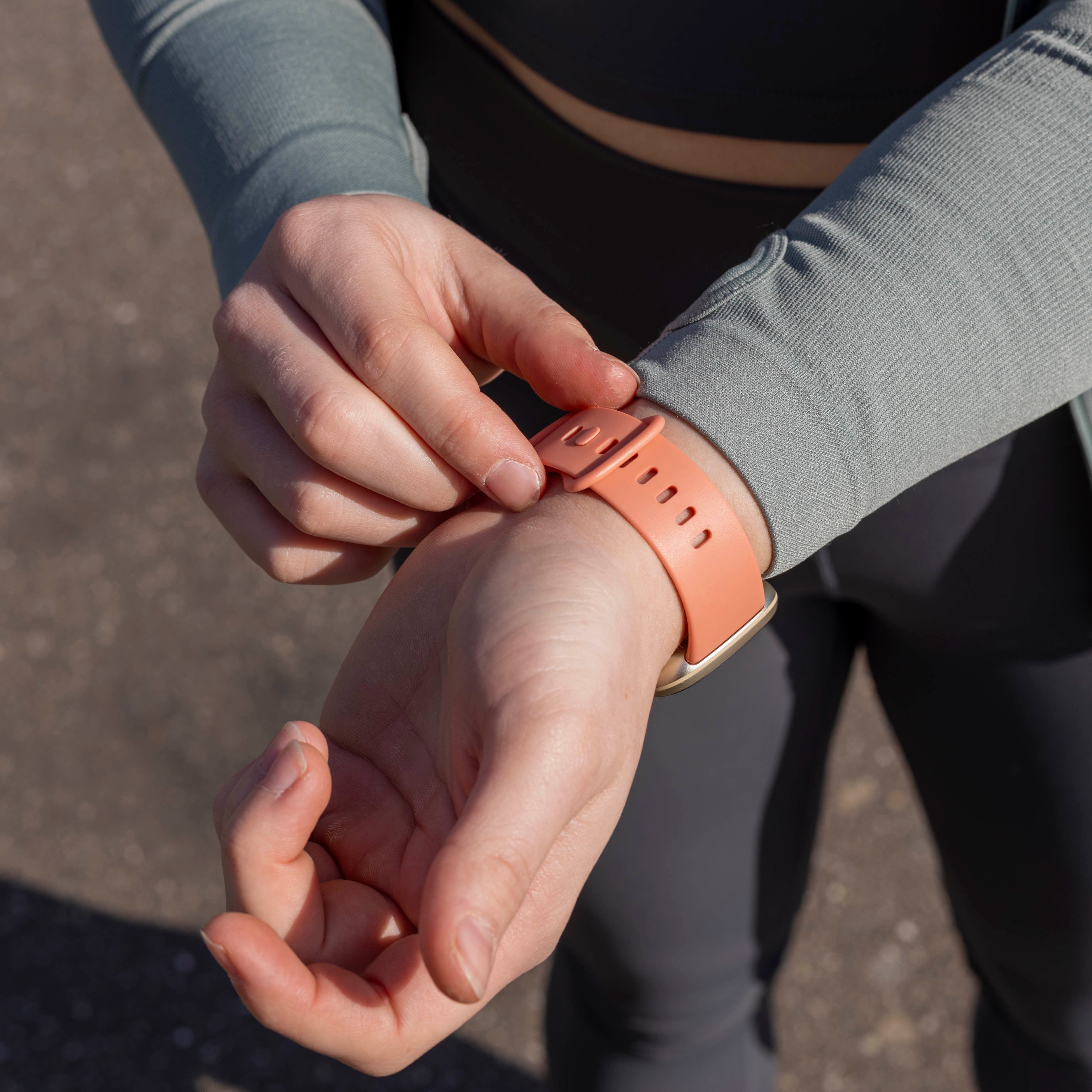 Fitbit Sense 2 Silikonarmband Classic (Rosa)