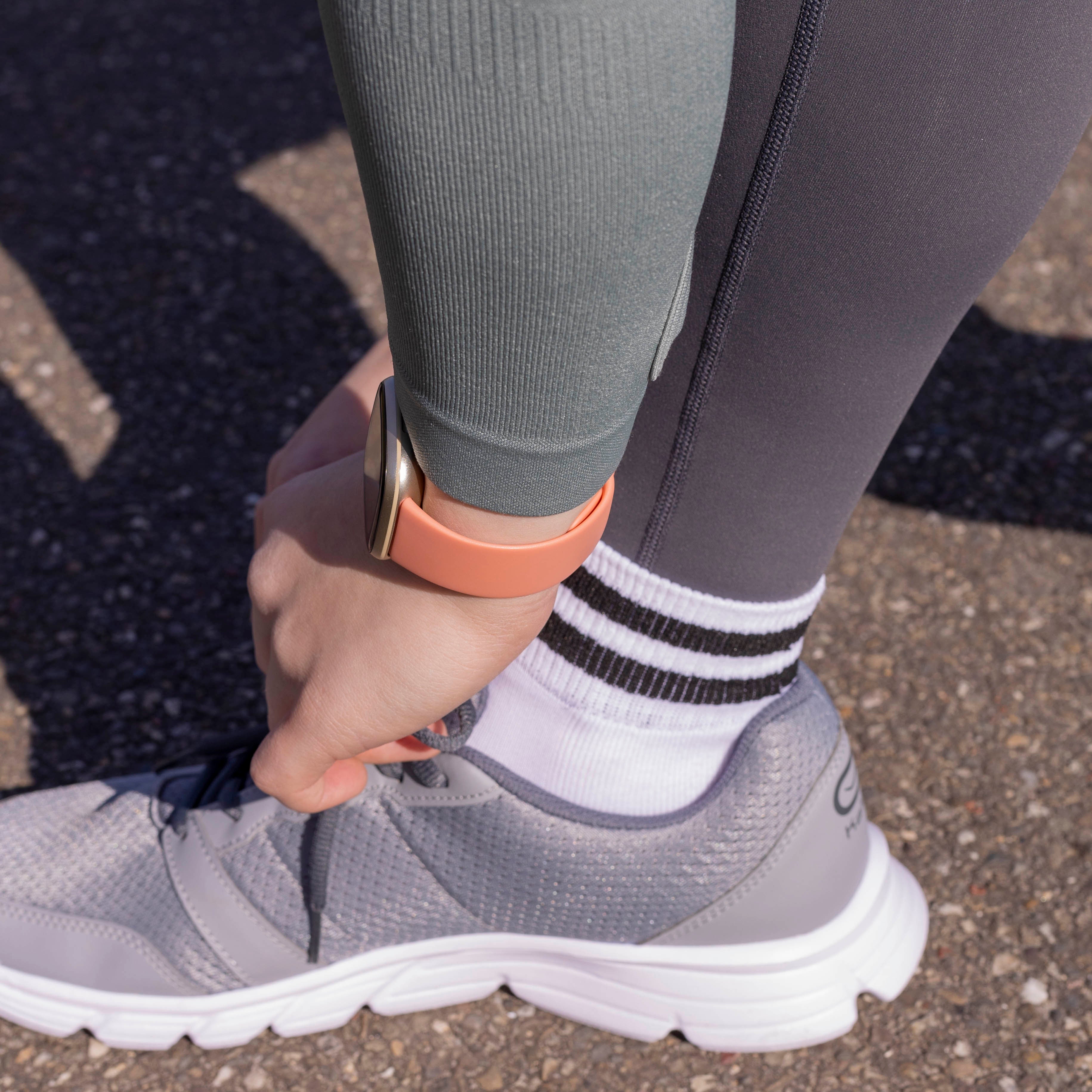 Fitbit Versa 4 Silikonarmband Classic (Rosa)