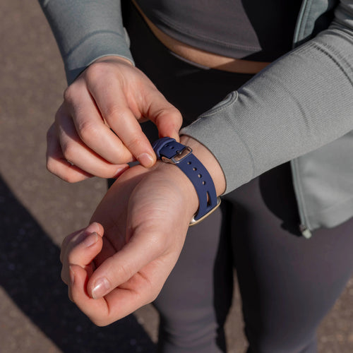 Fitbit Sense 2 Luxus Silikonarmband (Dunkelblau)