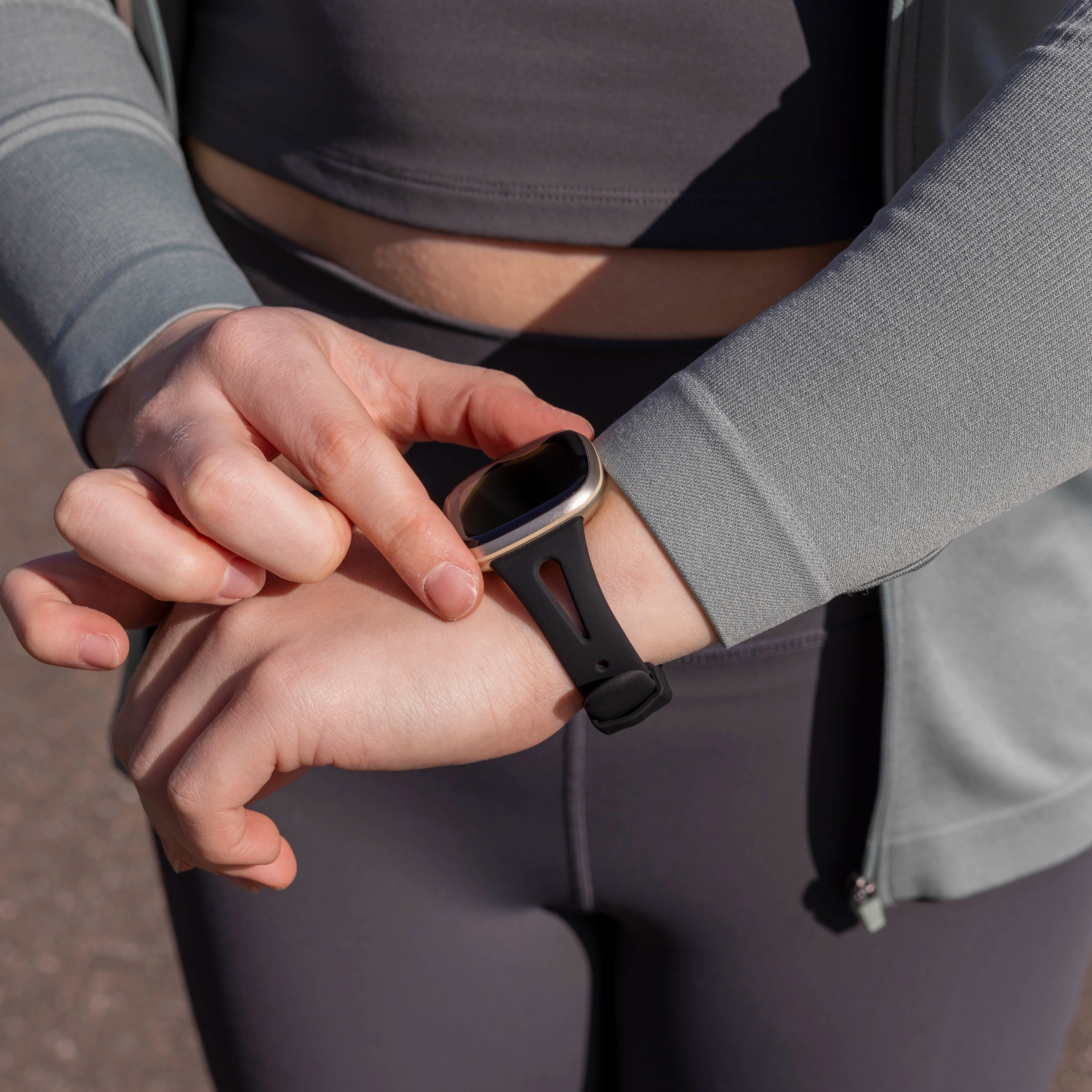 Fitbit Sense 2 Luxus Silikonarmband (Schwarz)