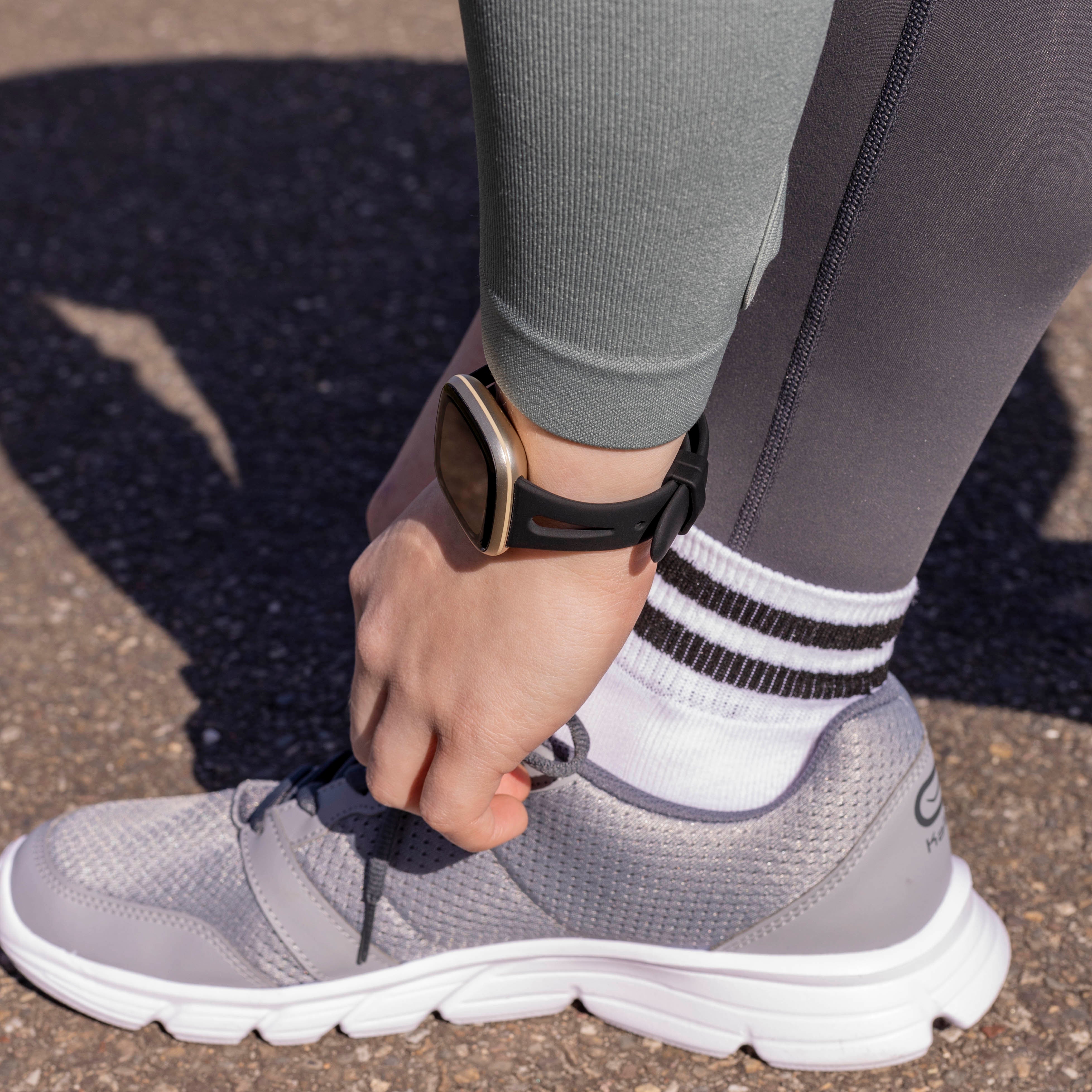 Fitbit Sense 2 Luxus Silikonarmband (Schwarz)