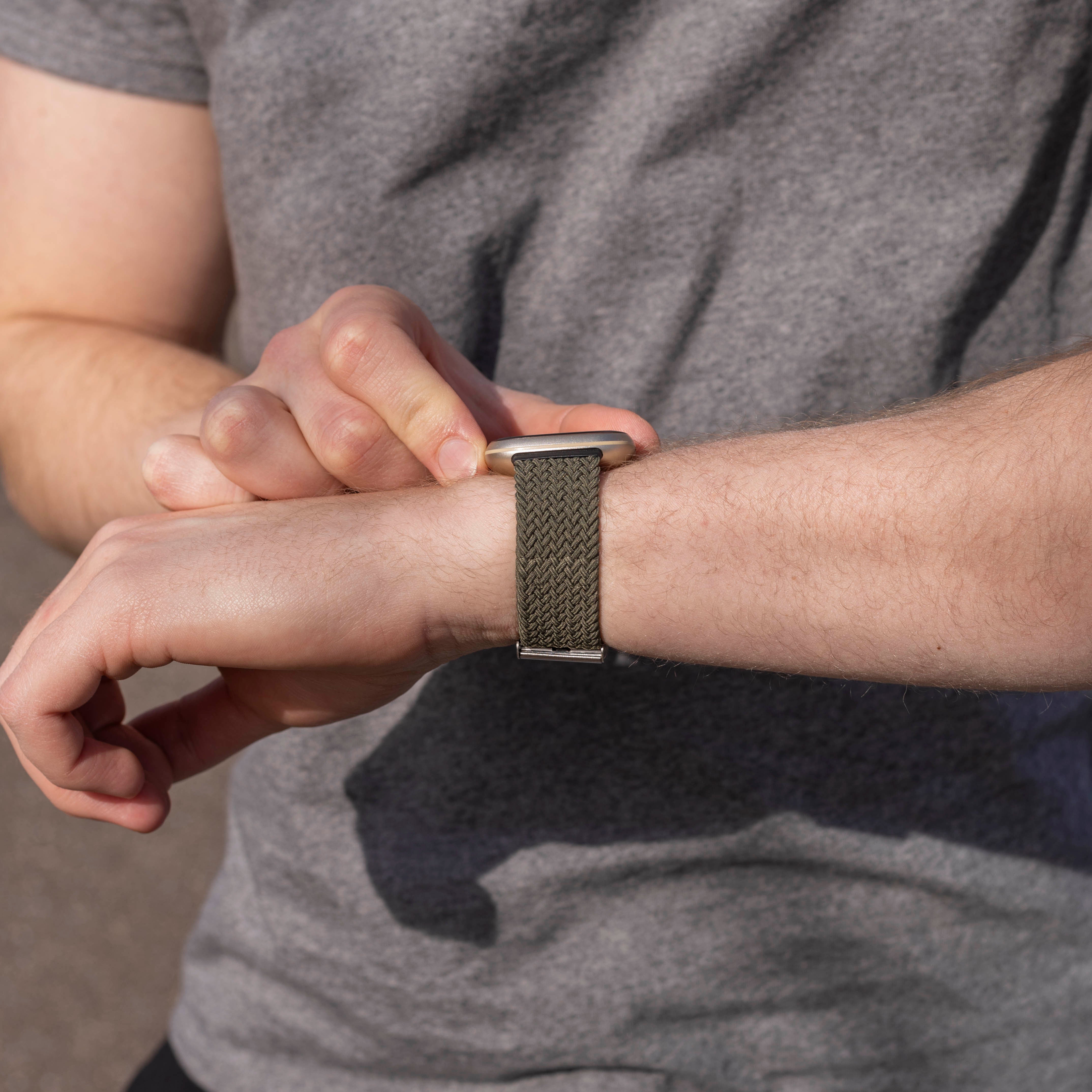 Fitbit Sense verstellbares geflochtenes Armband (Olivgrün)