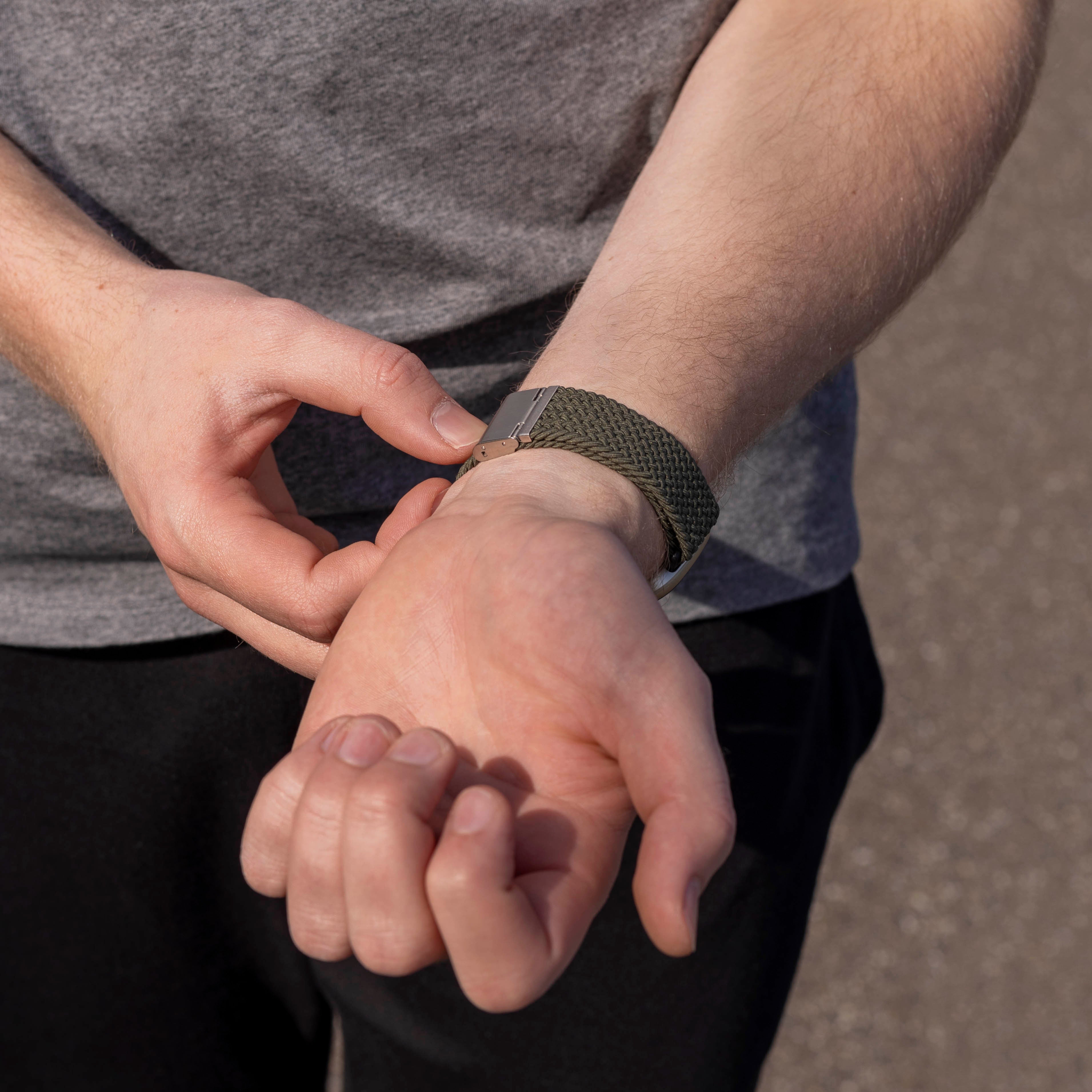 Fitbit Versa 3 verstellbares geflochtenes Armband (Olivgrün)