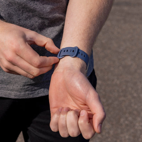 Fitbit Versa 4 Silikonarmband Classic (Grau-Blau)