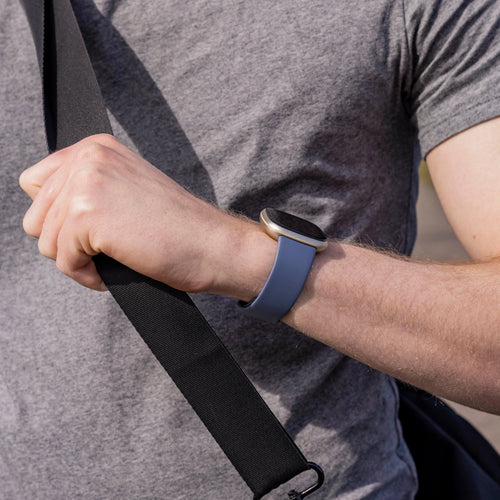 Fitbit Versa 4 Silikonarmband Classic (Grau-Blau)