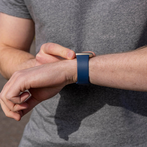 Fitbit Versa 4 Silikonarmband Classic (Dunkelblau)