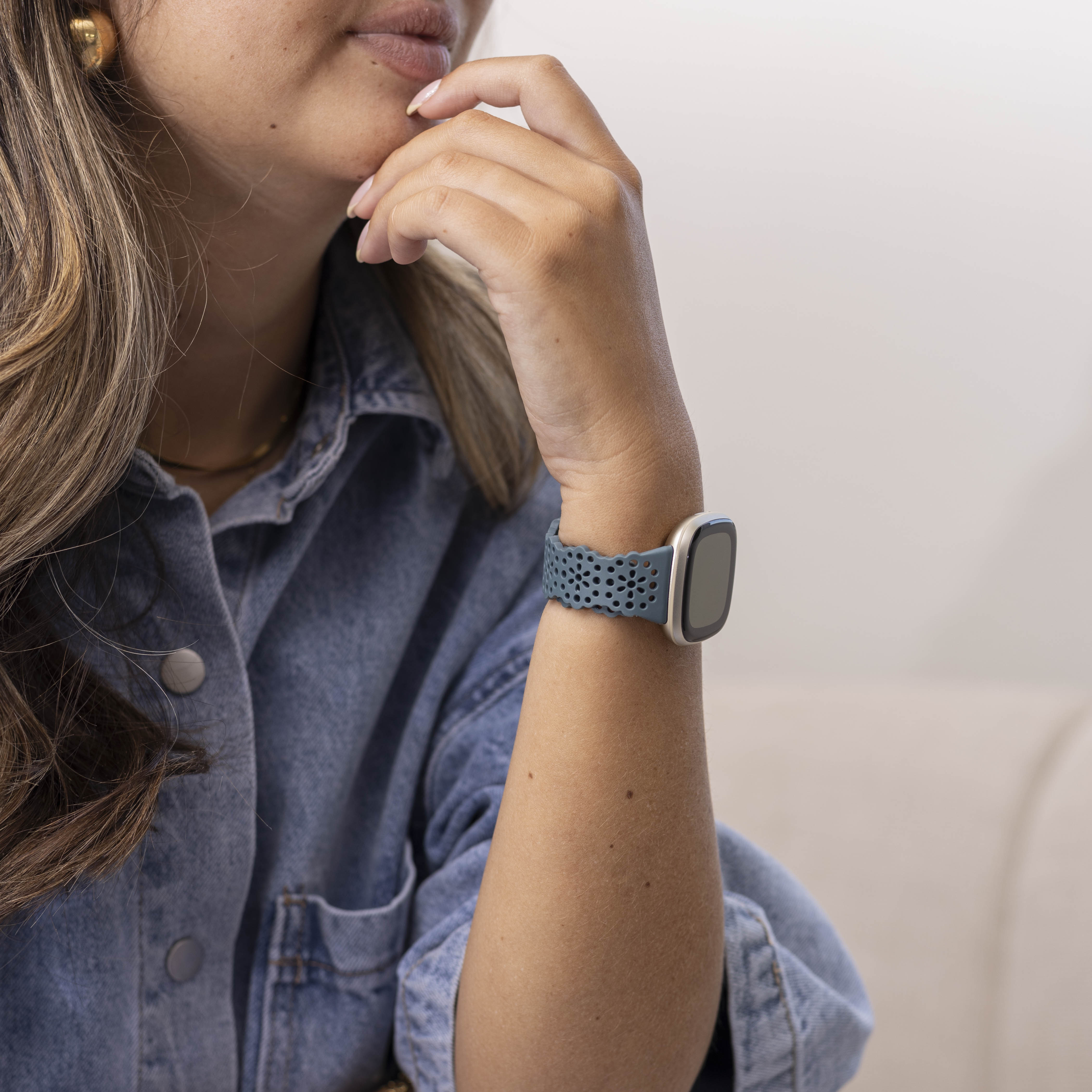 Fitbit Sense Silikonarmband mit Muster (Graublau)