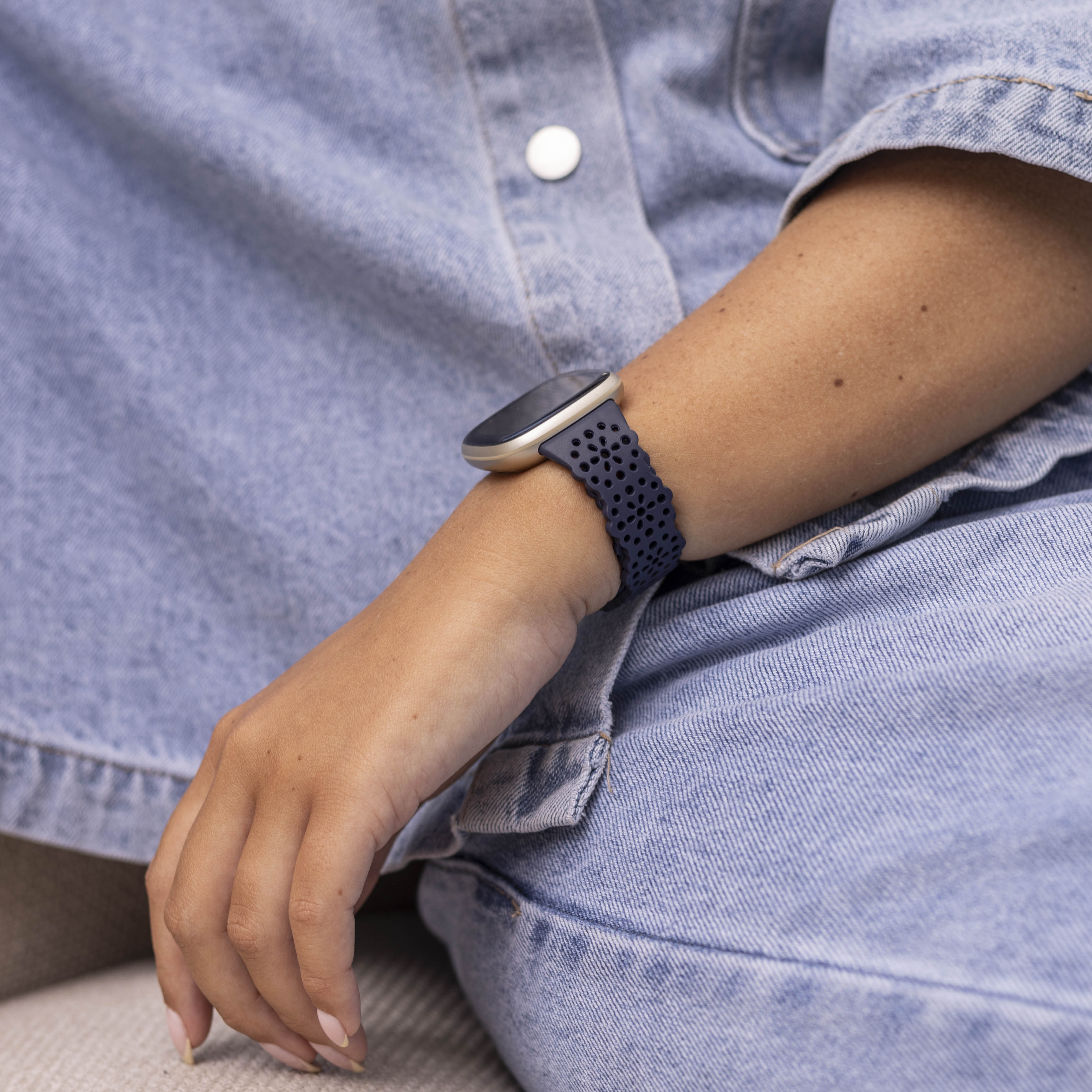 Fitbit Sense Silikonarmband mit Muster (Dunkelblau)