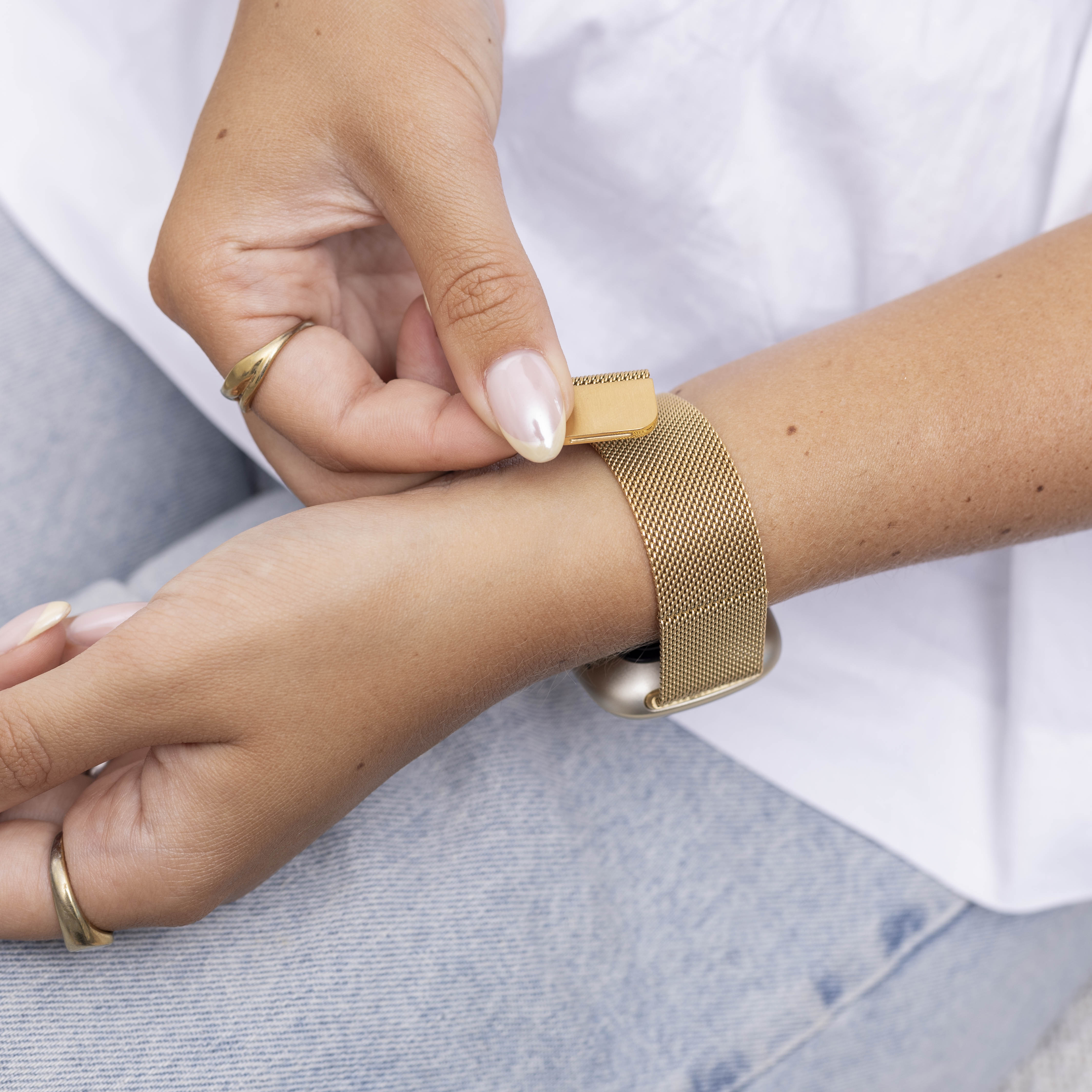 Fitbit Sense Milanese Armband (Gold)