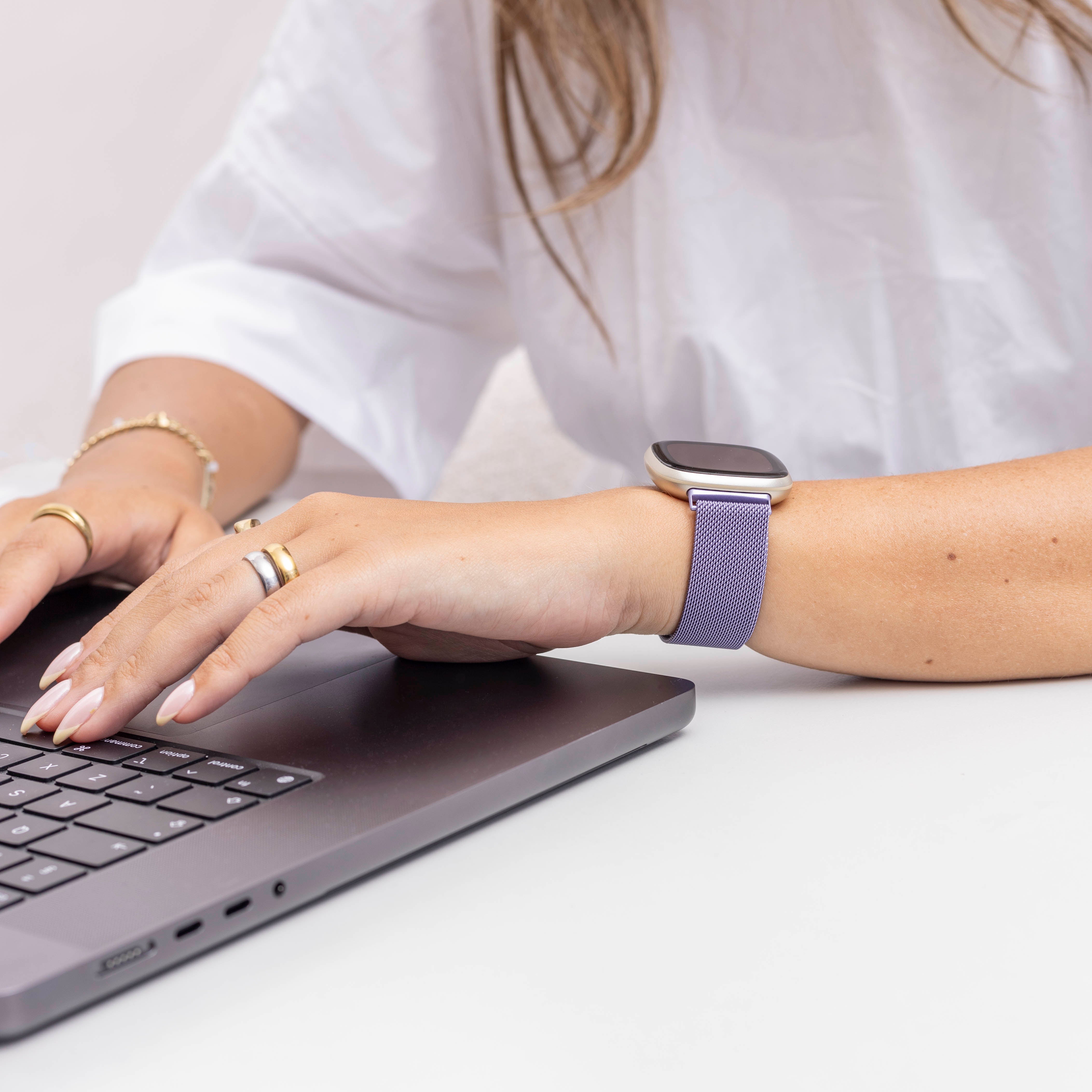 Fitbit Versa 3 Milanese Armband (Hellviolett)