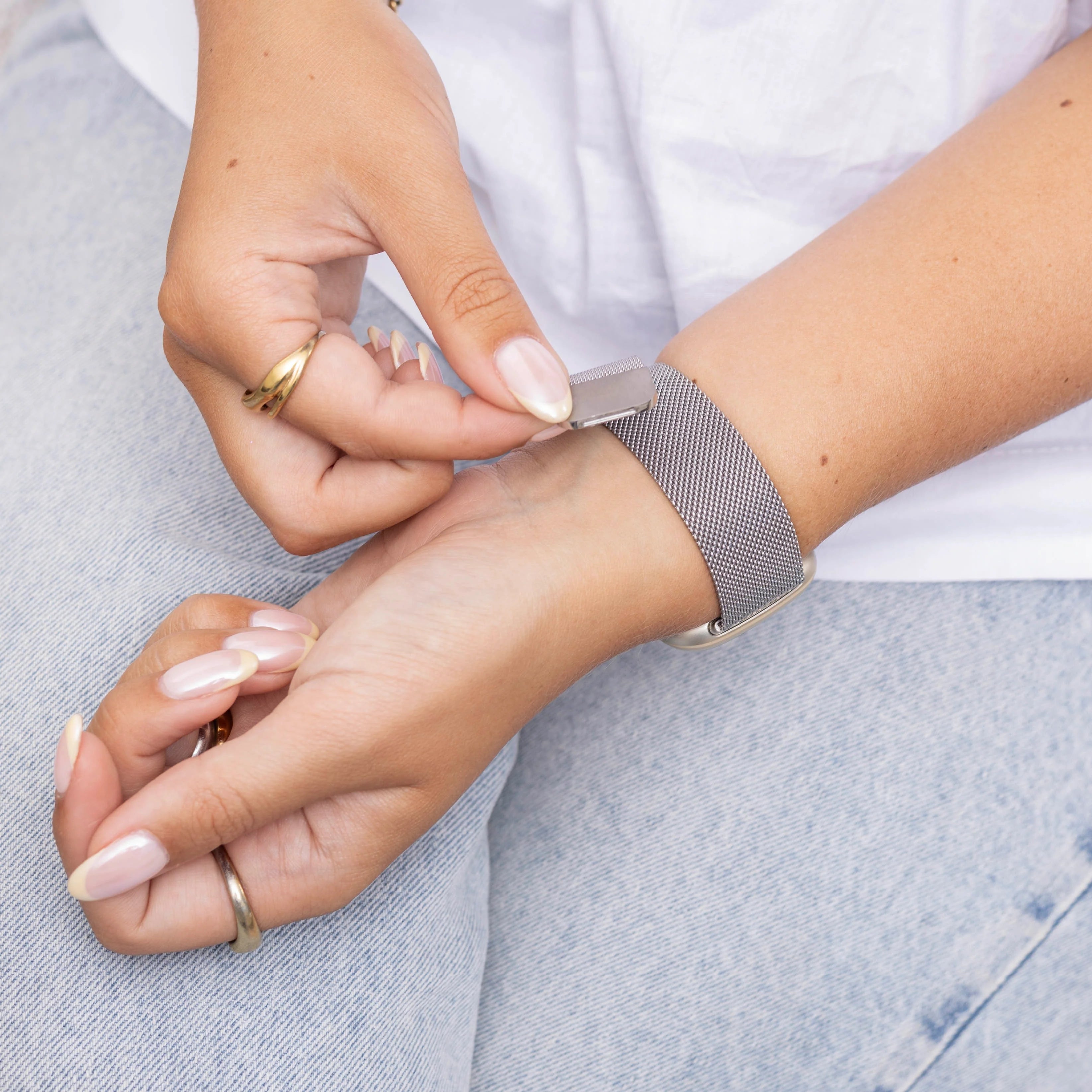 Fitbit Versa 4 Milanese-Armband (Silber)