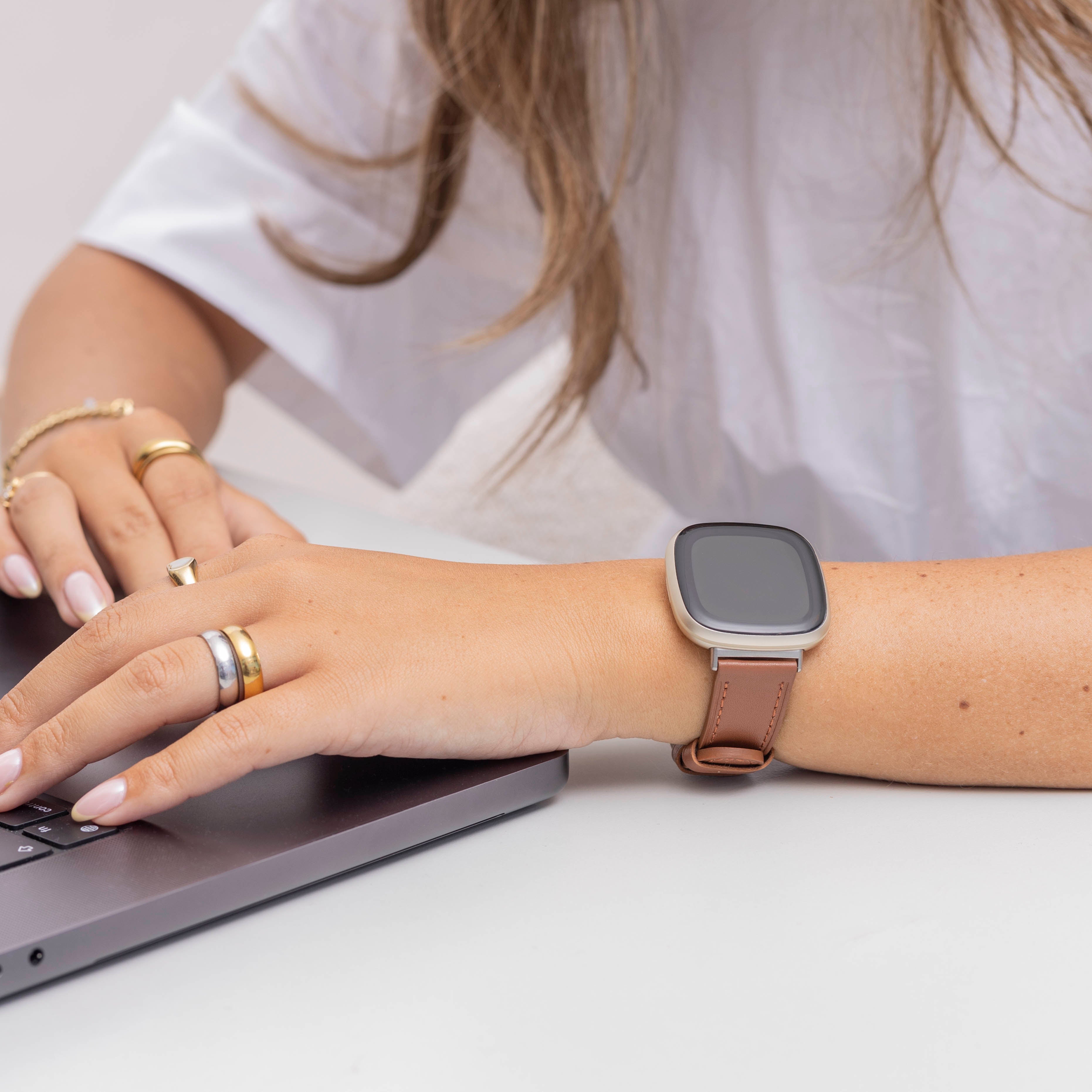 Fitbit Versa 3 Lederarmband (glattes Braun)