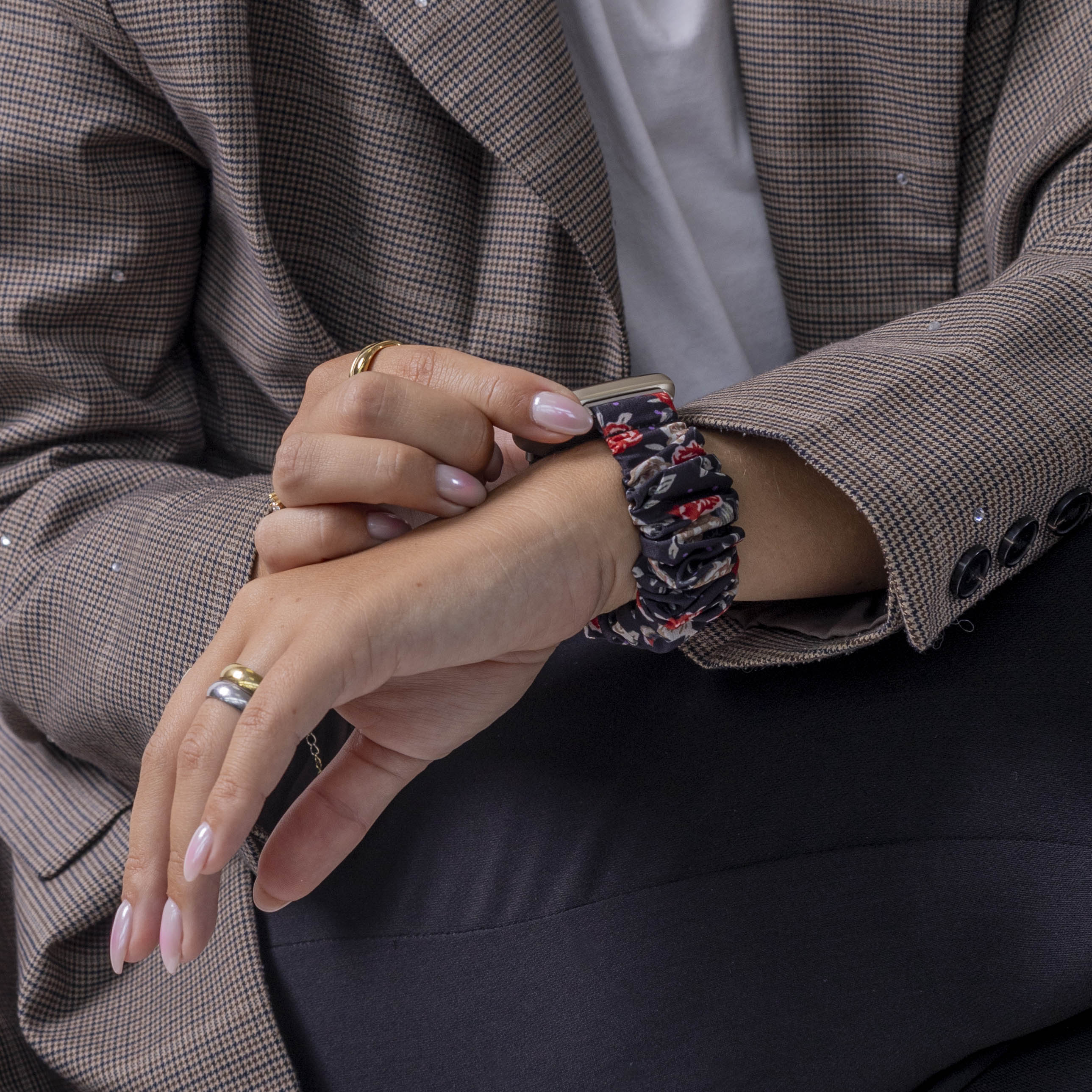 Fitbit Versa 3 Scrunchie Armband (Blümen)