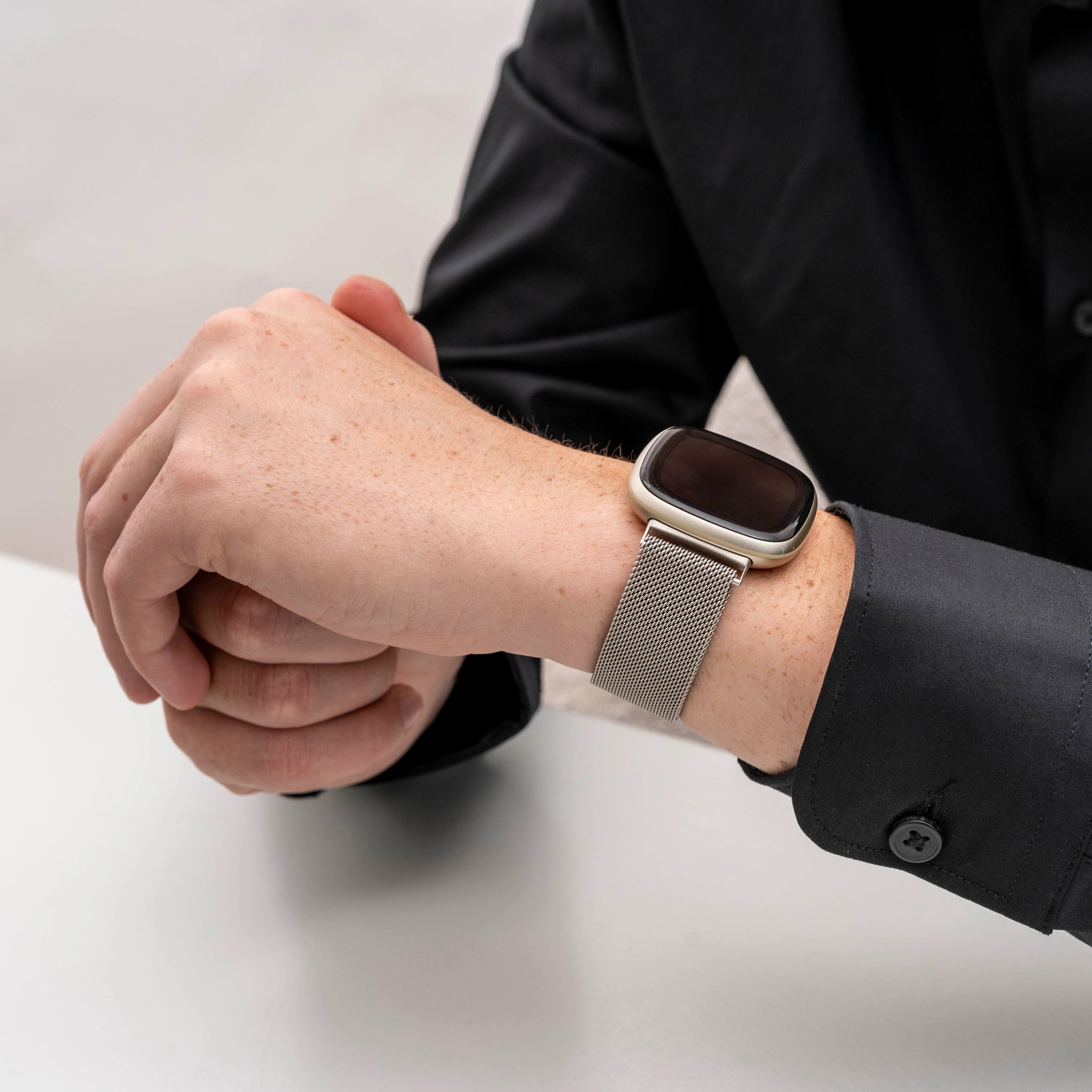 Fitbit Sense 2 Milanese-Armband (Polarstern)