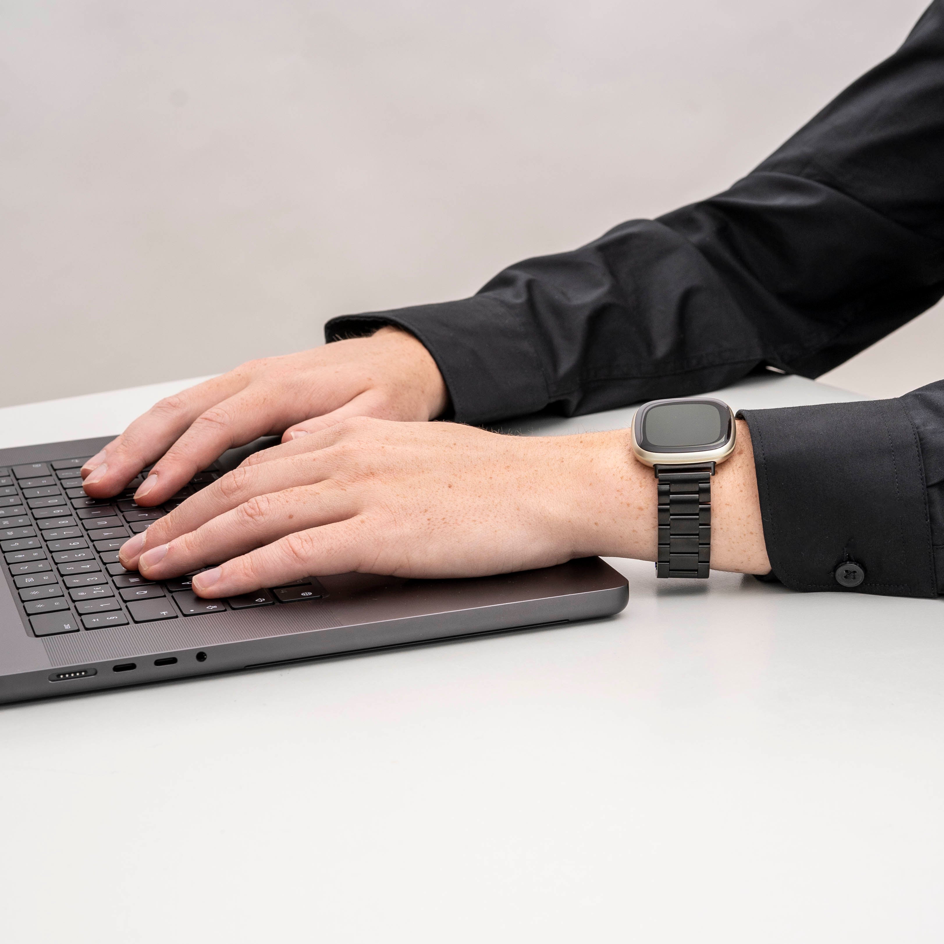 Fitbit Sense Gliederarmband (Schwarz)