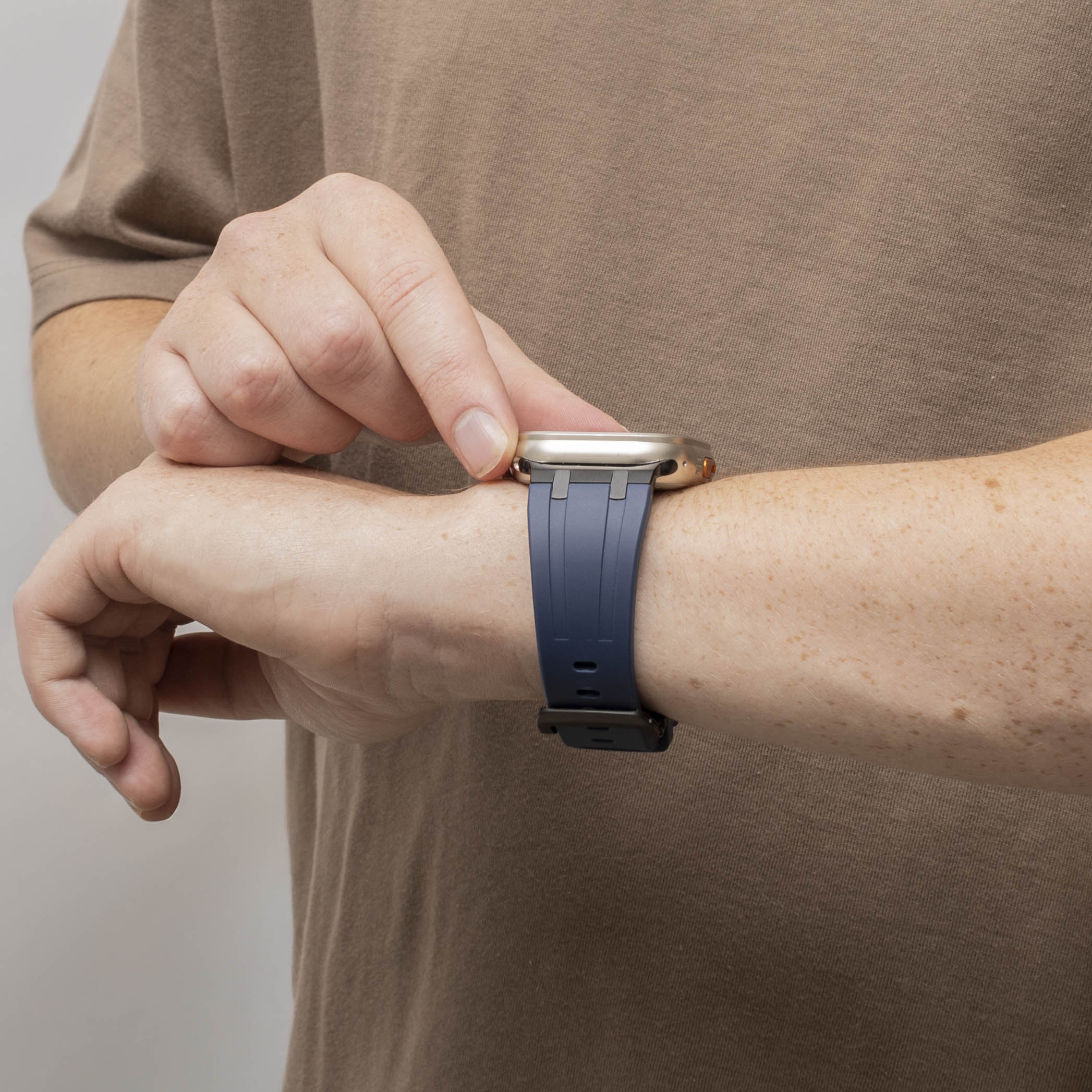 Bandz Apple Watch Silikonarmband 'Luxe Liquid' (Blau/Schwarz)