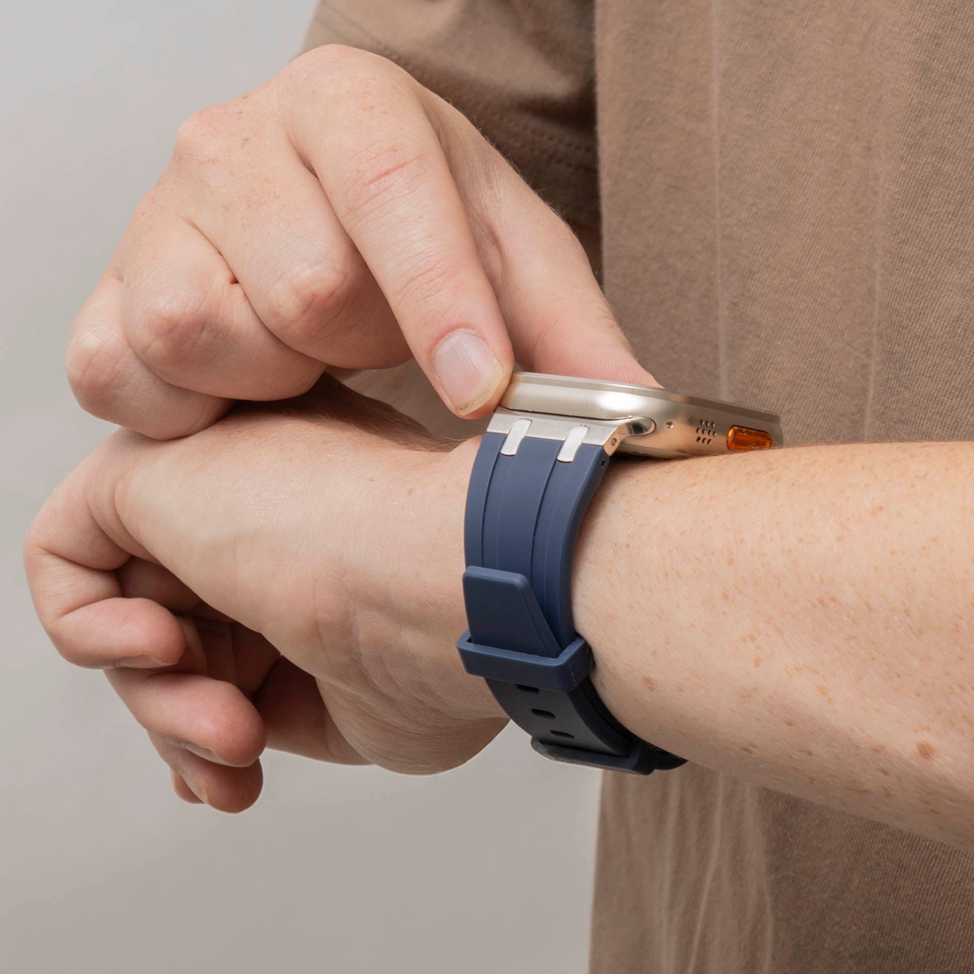 Apple Watch Luxus Liquid Silikonarmband (Blau mit Silber)