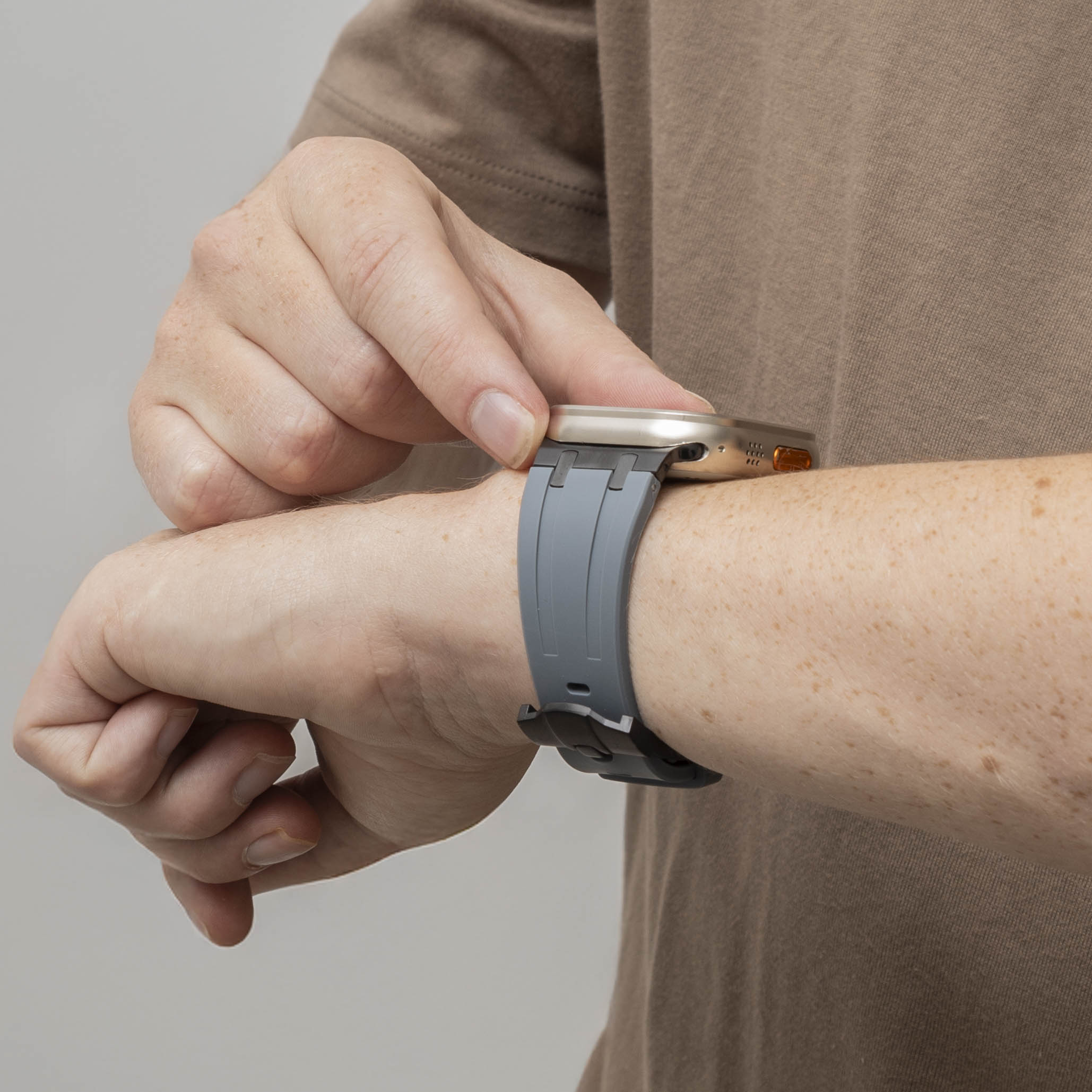 Apple Watch Luxus Liquid Silikonarmband (Dunkelgrau mit Schwarz)