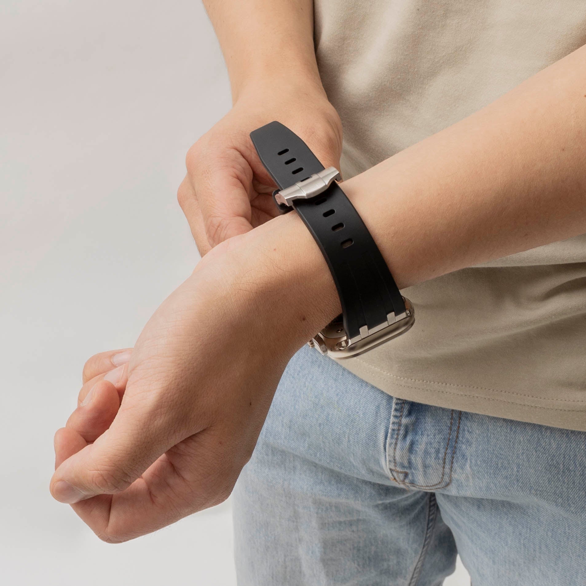 Apple Watch Luxus Liquid Silikonarmband (Schwarz mit Titan)