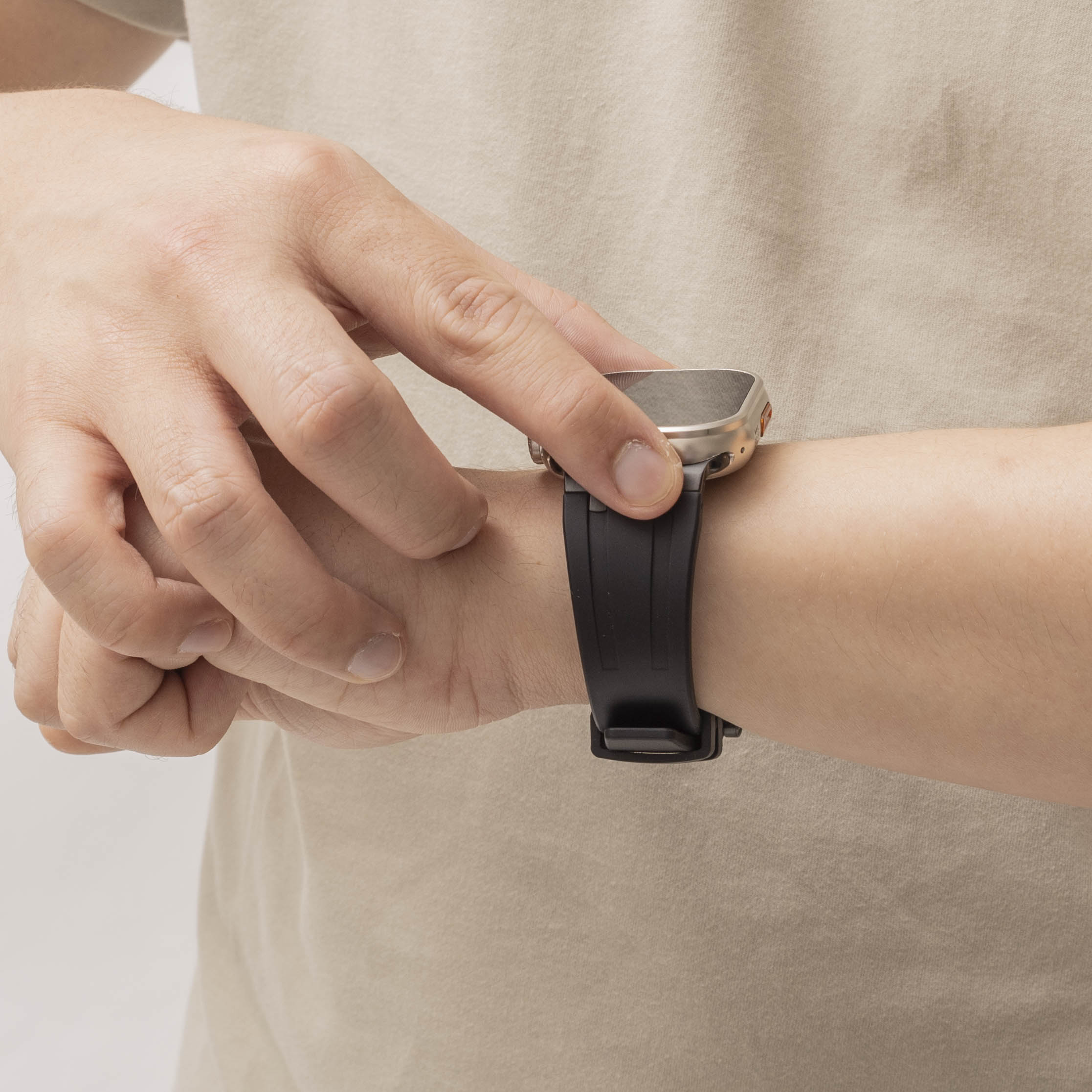 Bandz Apple Watch Silikonarmband 'Luxe Liquid' (Schwarz mit Schwarz)