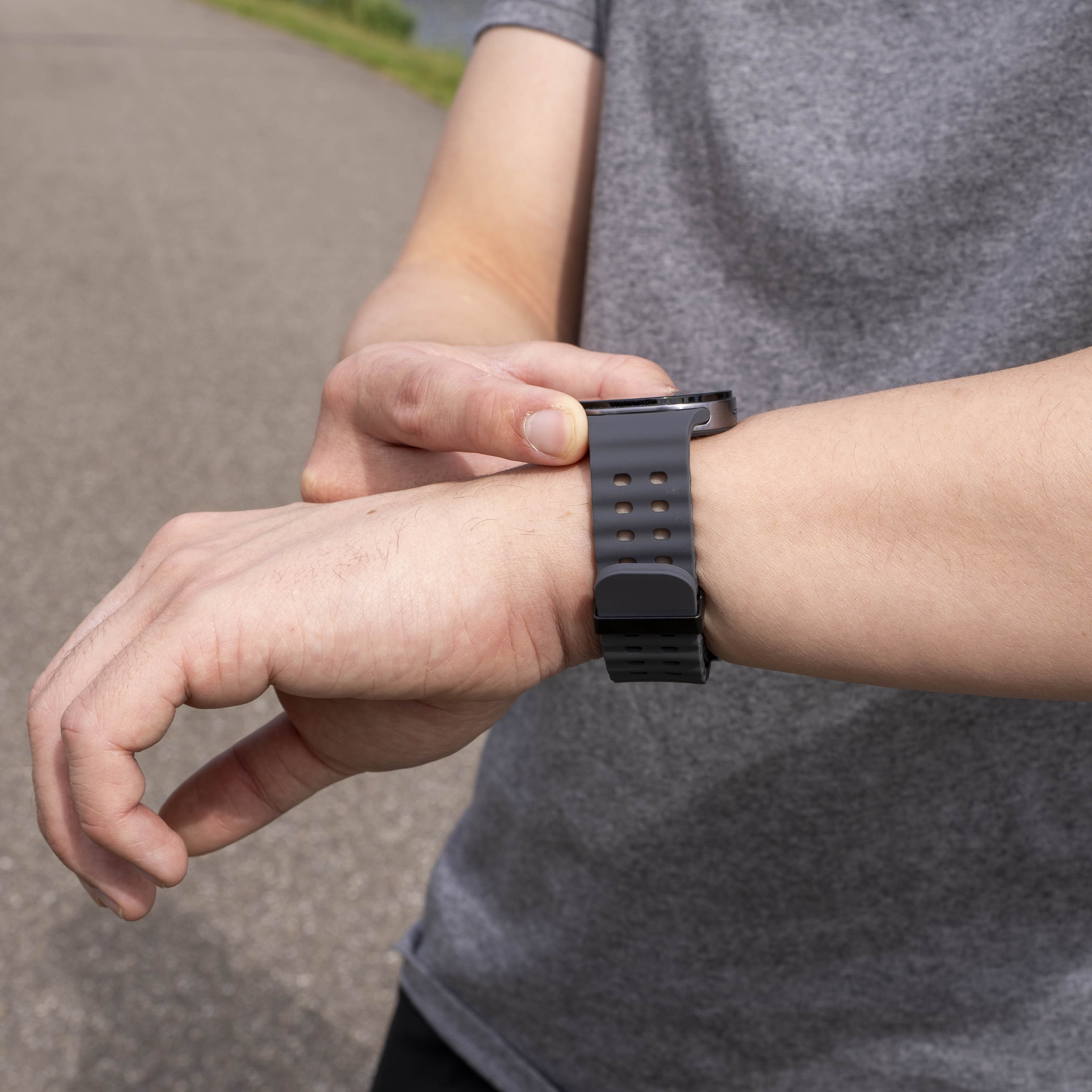 Samsung Galaxy Watch 8 - 44mm Ocean Armband (Dunkel Grau)