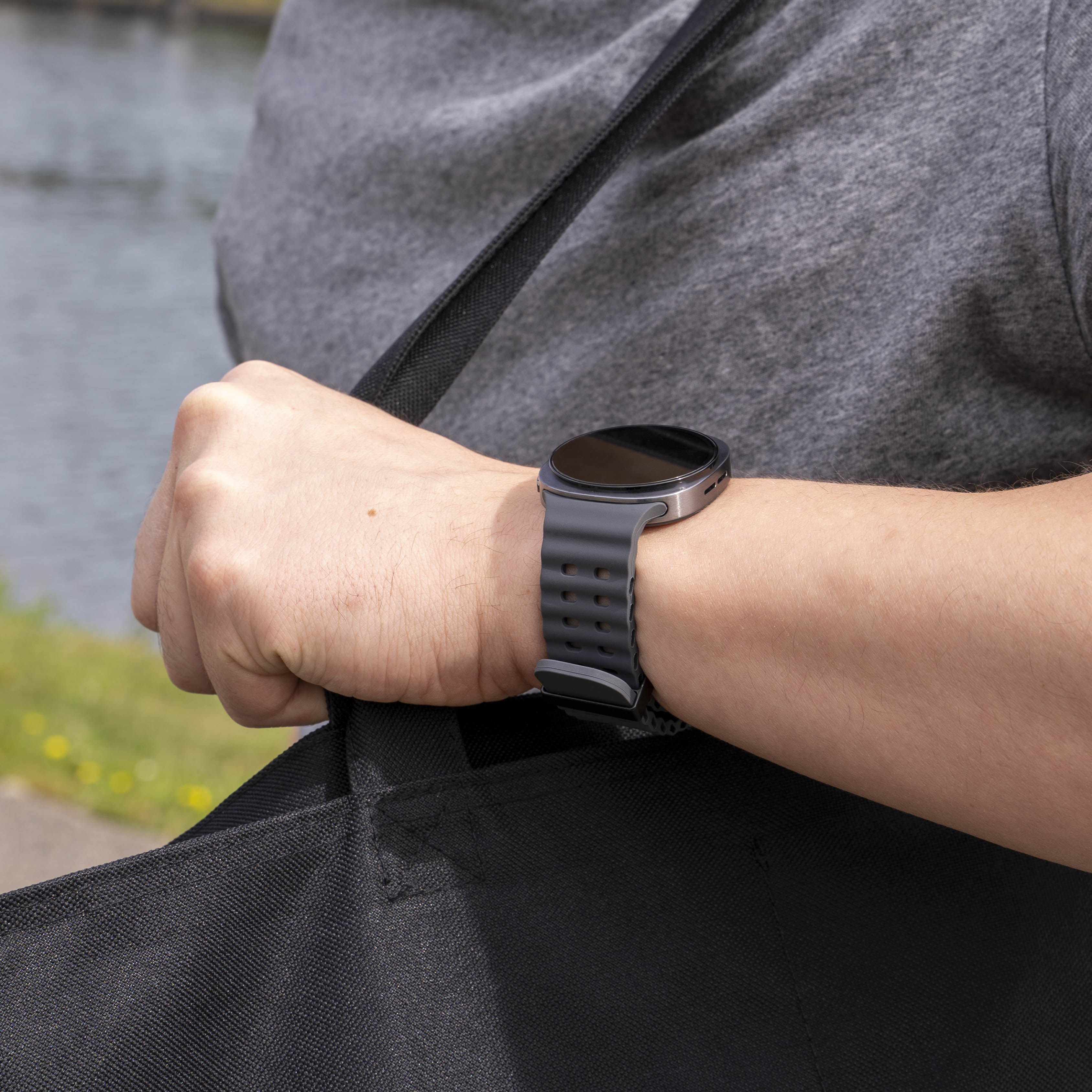 Samsung Galaxy Watch 8 Classic Ocean Armband (Dunkel Grau)