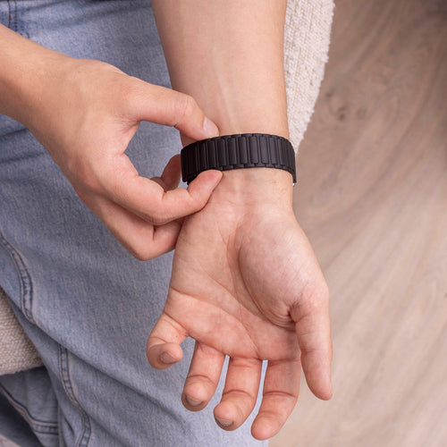 Samsung Galaxy Watch 8 - 40mm Magnetisches Silikonarmband (Schwarz)