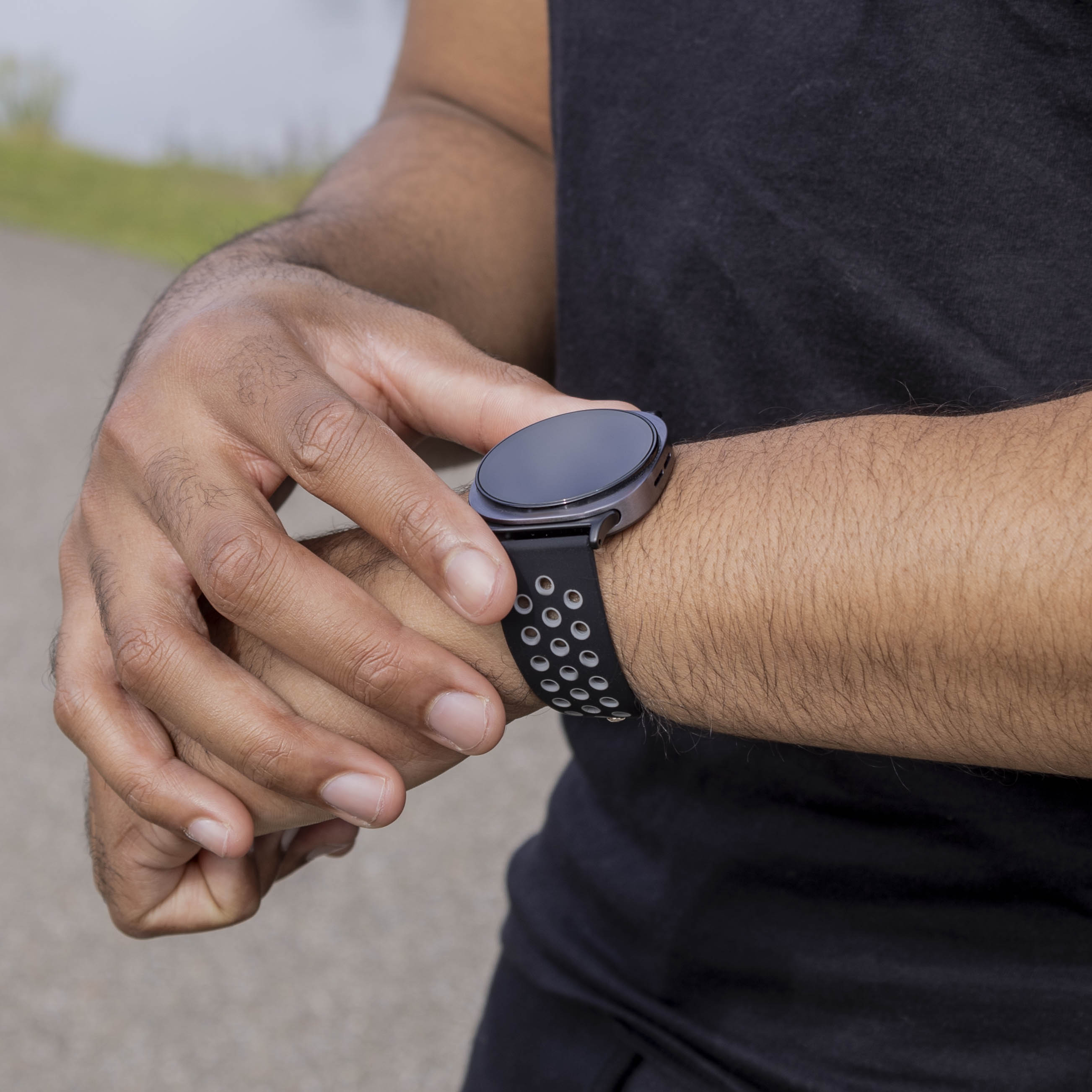 Samsung Galaxy Watch 8 - 40mm Sportarmband (Schwarz/Grau)