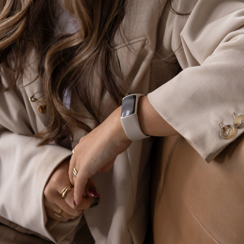 Fitbit Charge 5 Silikonarmband (Sandweiß)