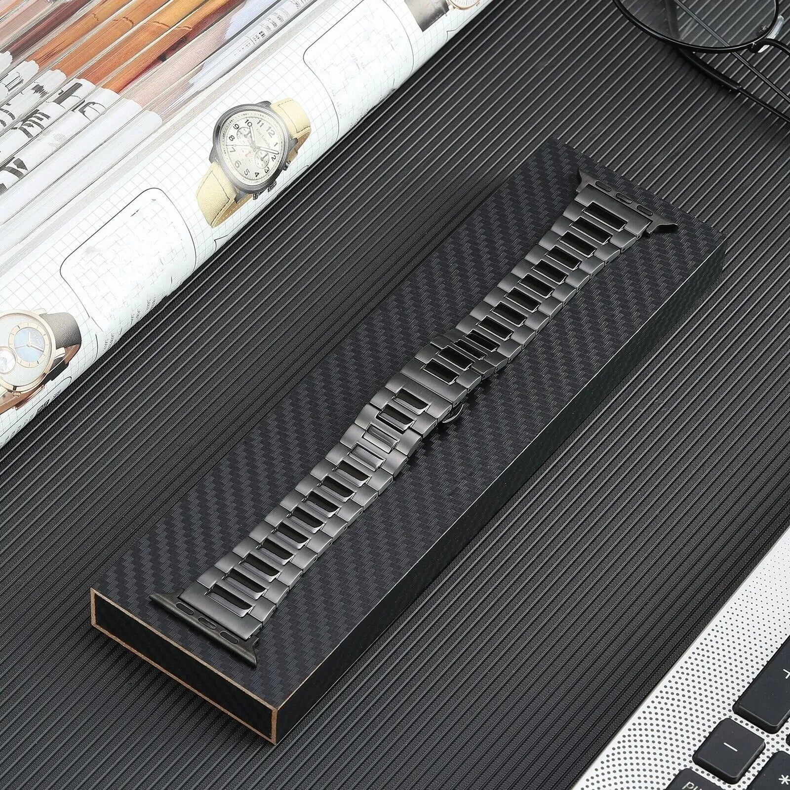 apple-watch-premium-titanium-band-grijs-1