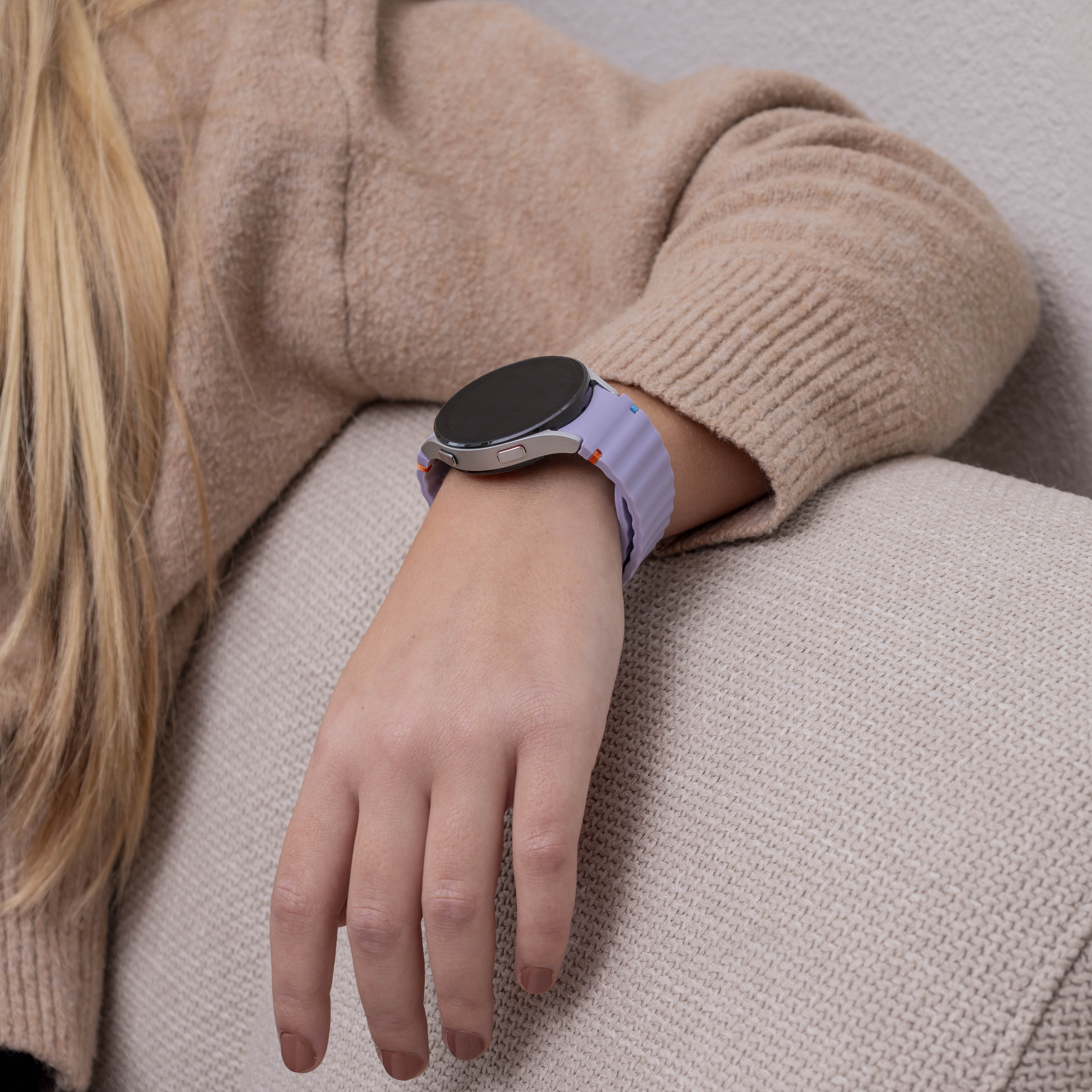 Samsung Galaxy Watch 7 44mm mit wellenförmigem Armband (Hell Lila)