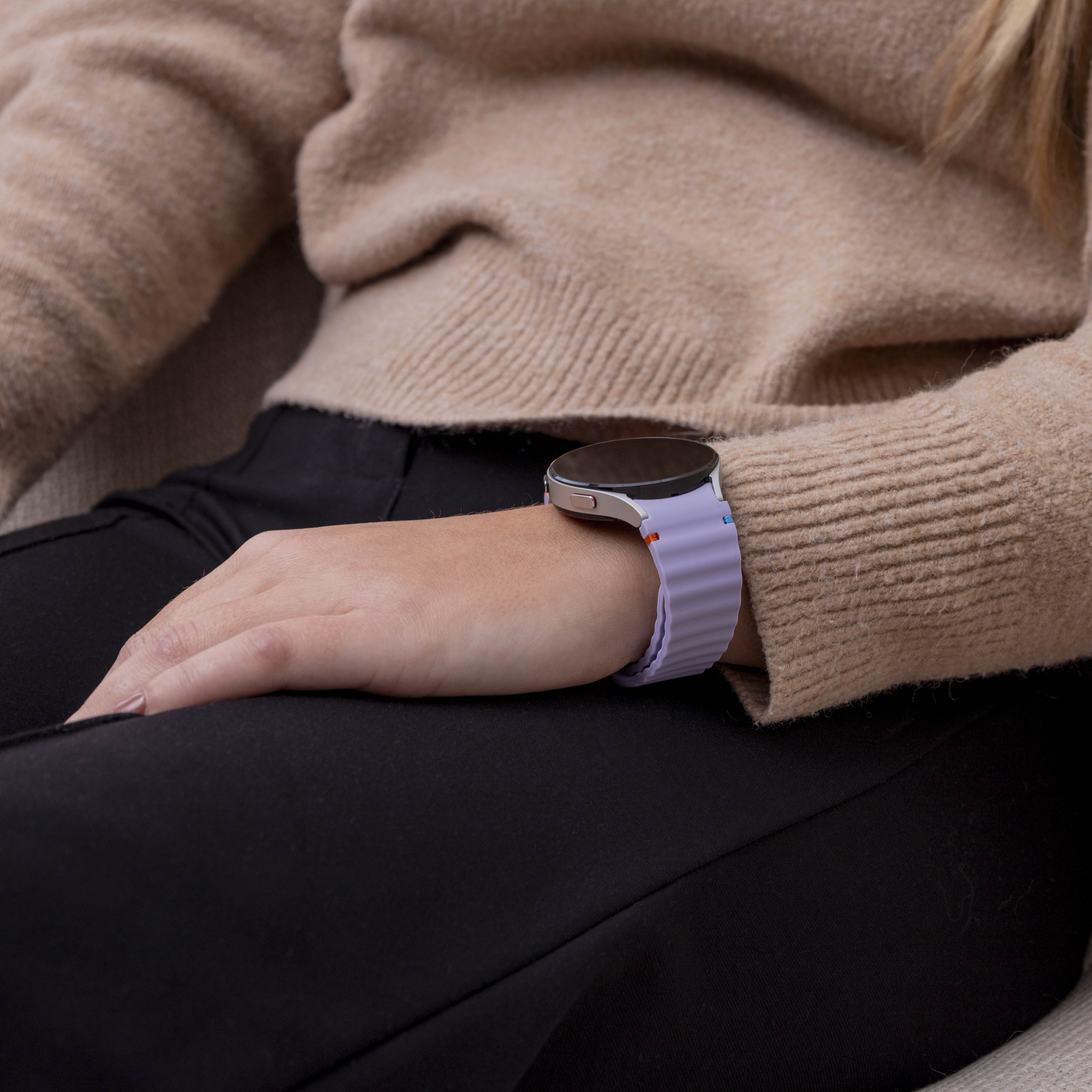 Samsung Galaxy Watch 7 44mm mit wellenförmigem Armband (Hell Lila)