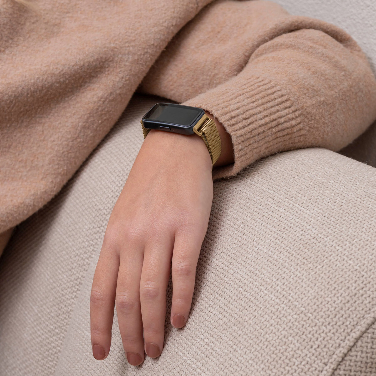 Milanese Strap, gold, lifestyle photo