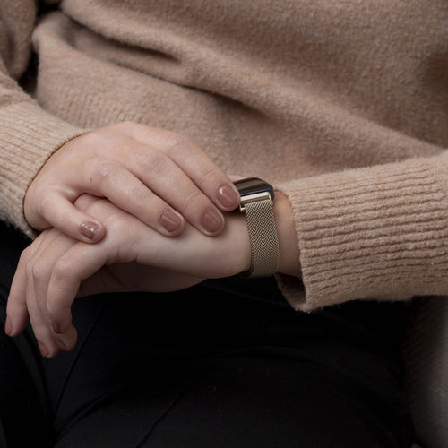 Milanese Strap, champagne, lifestyle photo