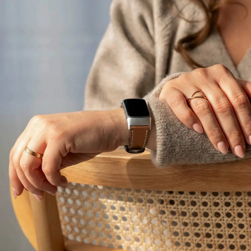 Fitbit Charge 6 modern leren bandje (bruin)