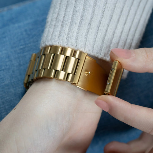 Steel Strap, gold, lifestyle photo
