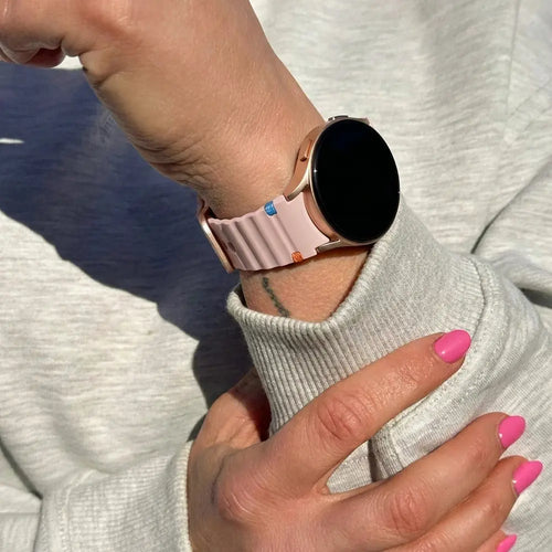 Silicone Wave Strap 'Easy Fit', light pink, lifestyle photo