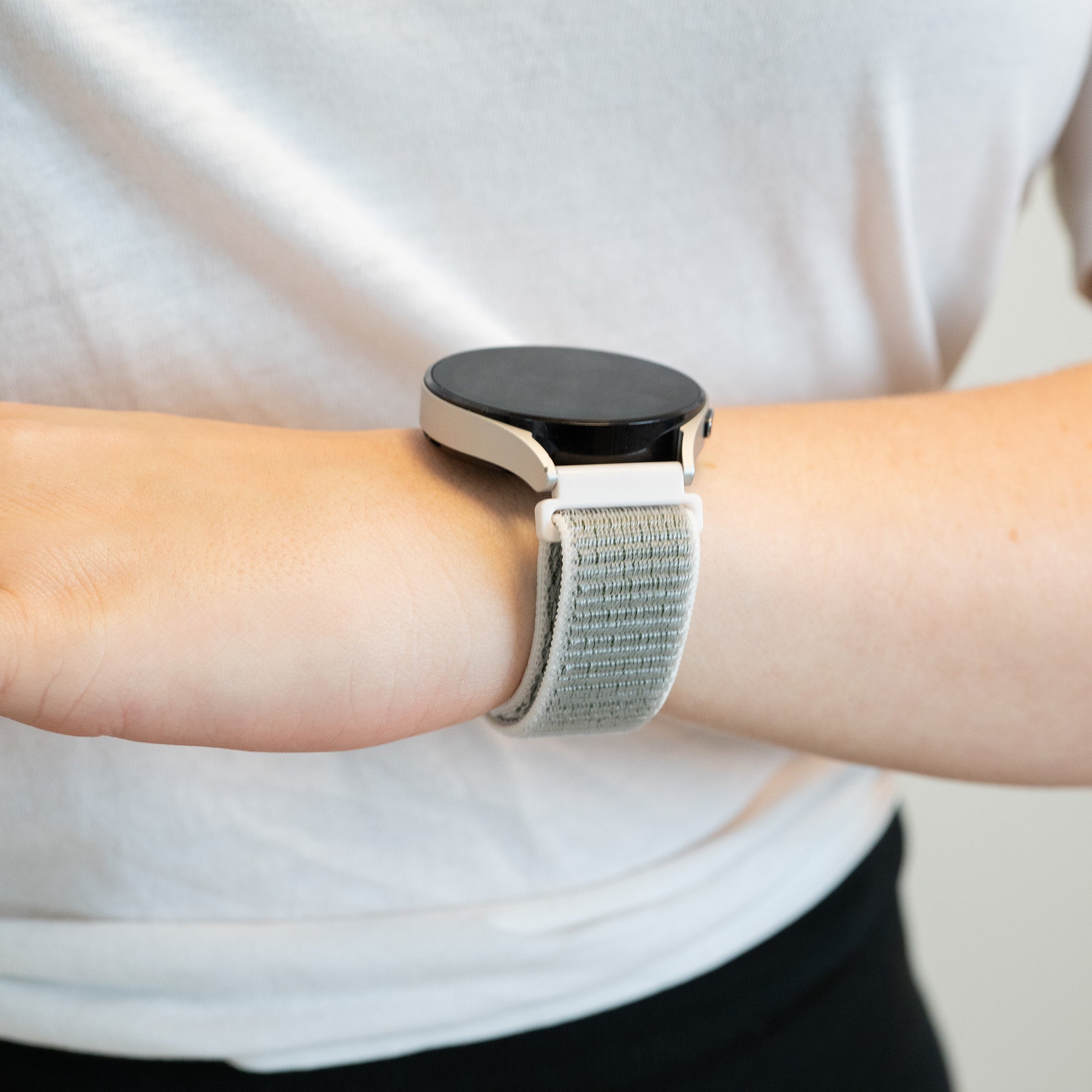Bandz Garmin Vivomove Trend Nylon Loop Armband (Grau)
