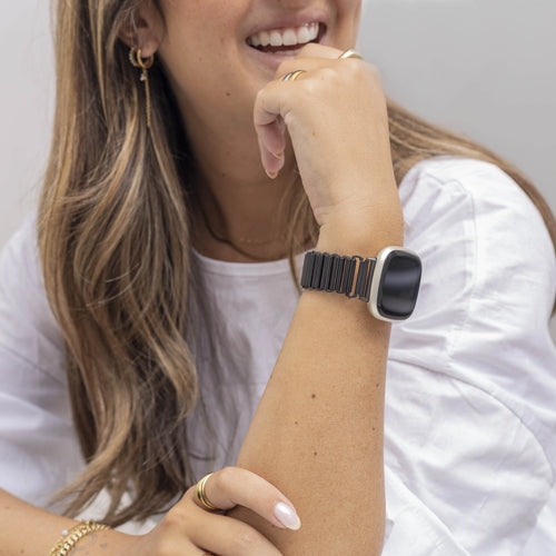 Fitbit Versa 4 Loop Stahlarmband (Schwarz)