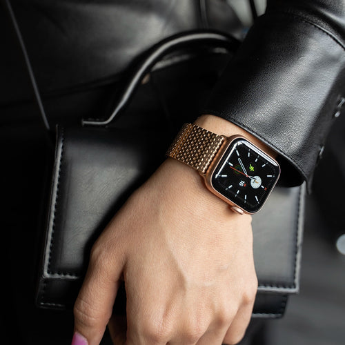 Metal Mesh Strap 'Deluxe', rose gold, lifestyle photo