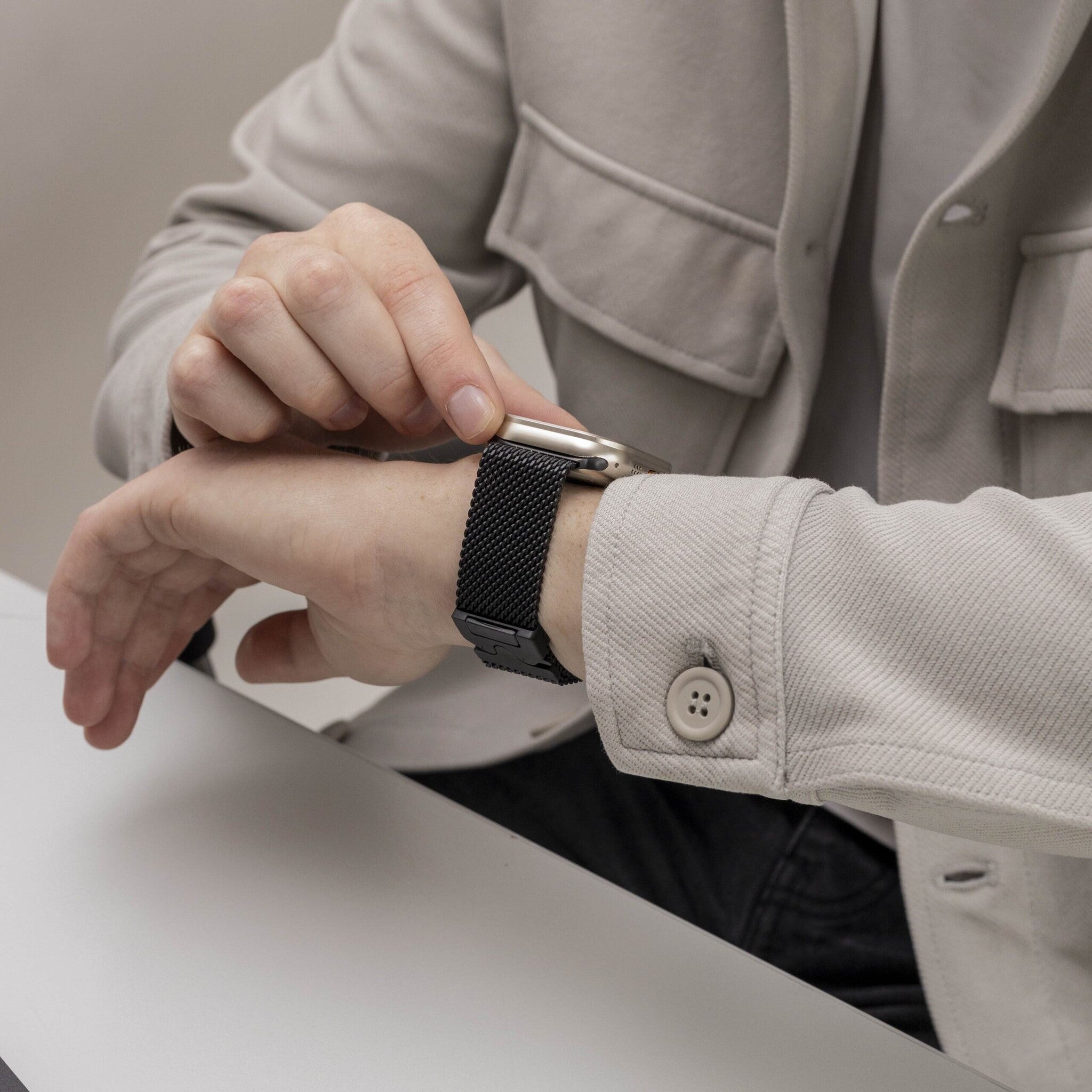 Apple Watch Ultra Titan Milanese Armband (Schwarz)