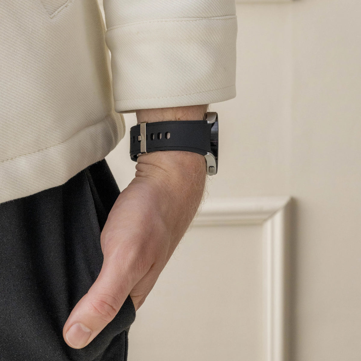 Silicone Strap 'Perfect Fit', black, lifestyle photo
