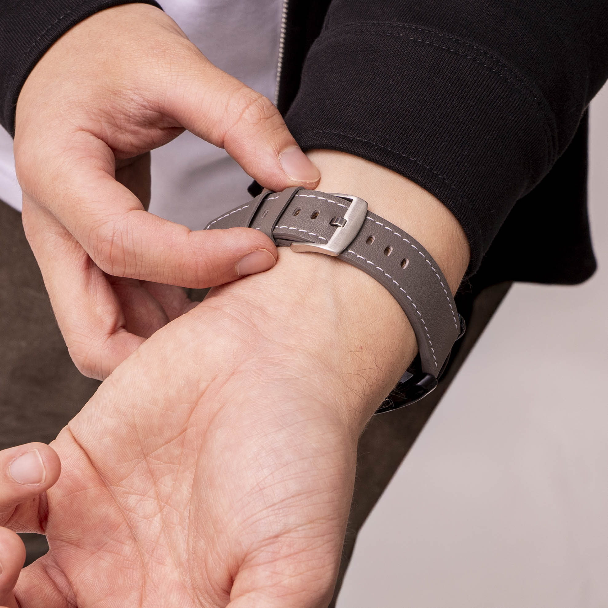 Huawei Watch GT 2 46mm 'One Push' Leather Strap (Grey)