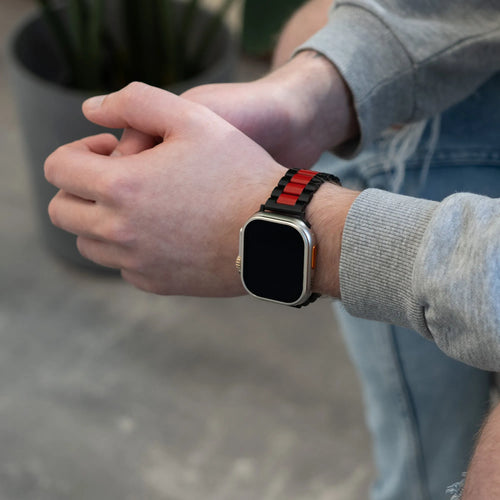 Steel Strap, black/red, lifestyle photo