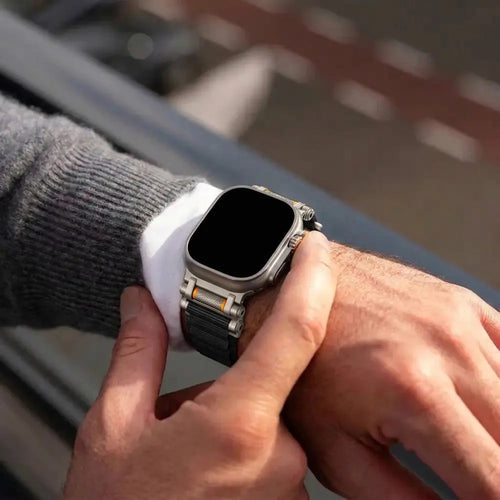 Bandz Apple Watch Ultra Nylon Armband 'Explorer' (Schwarz mit Titan)