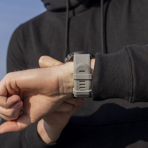 Garmin Fenix 8 Pro - 51mm Silikonarmband (Grau)
