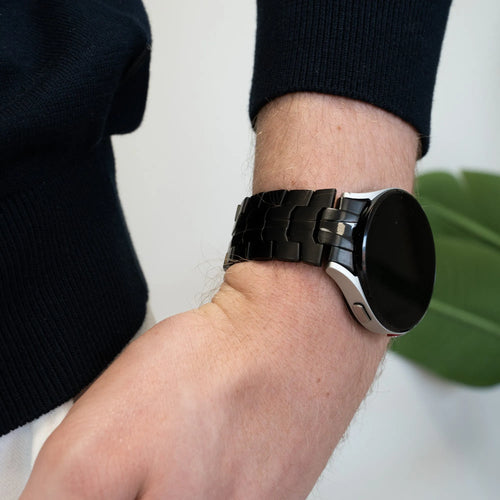 Titanium Strap 'Iron', black, lifestyle photo