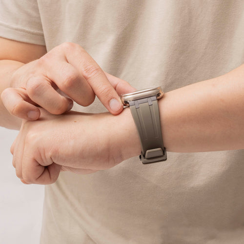 Bandz Apple Watch Ultra Silikonarmband Luxus Liquid (Braun mit Schwarz)