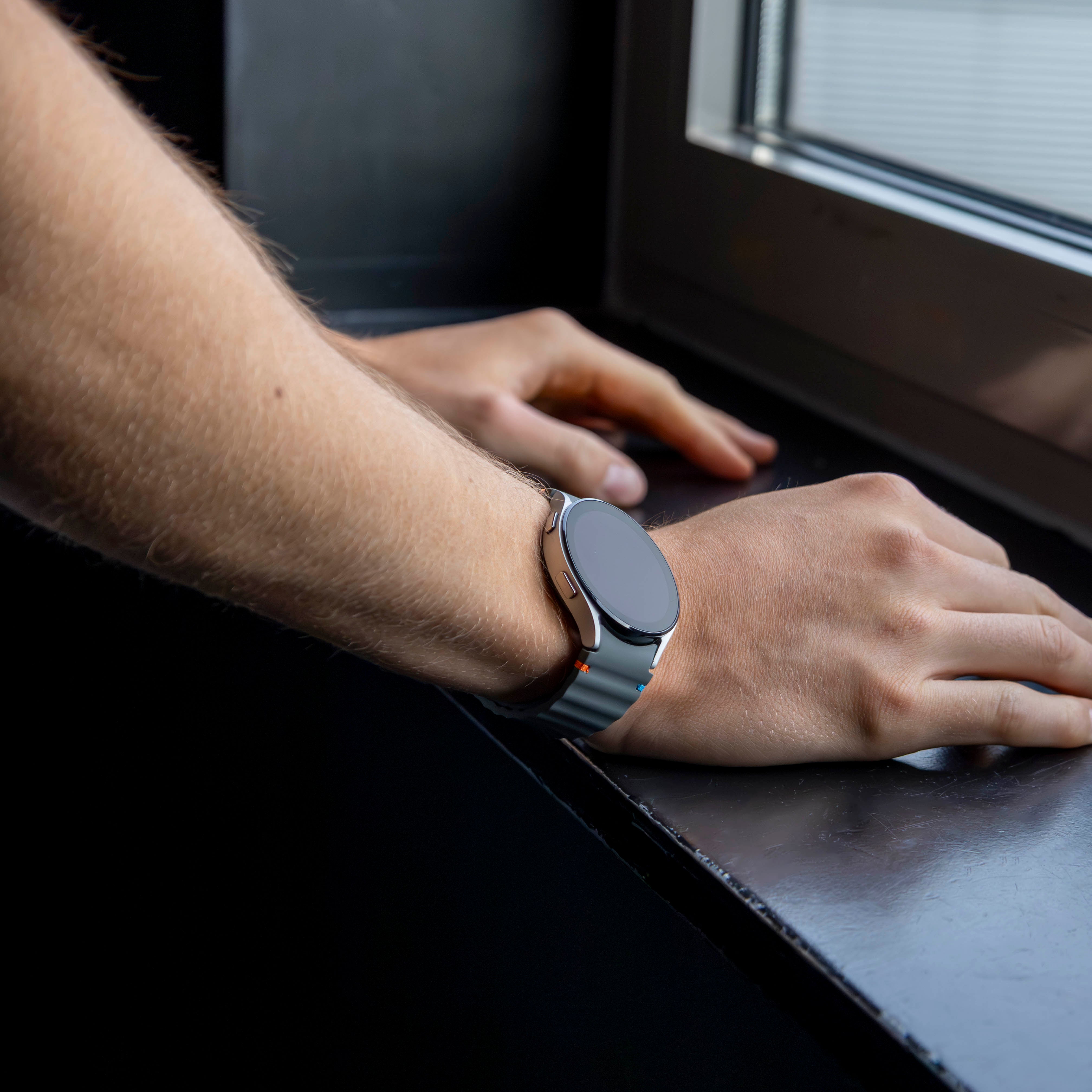 Samsung Galaxy Watch 4 44mm Wave Armband (Dunkelgrau)